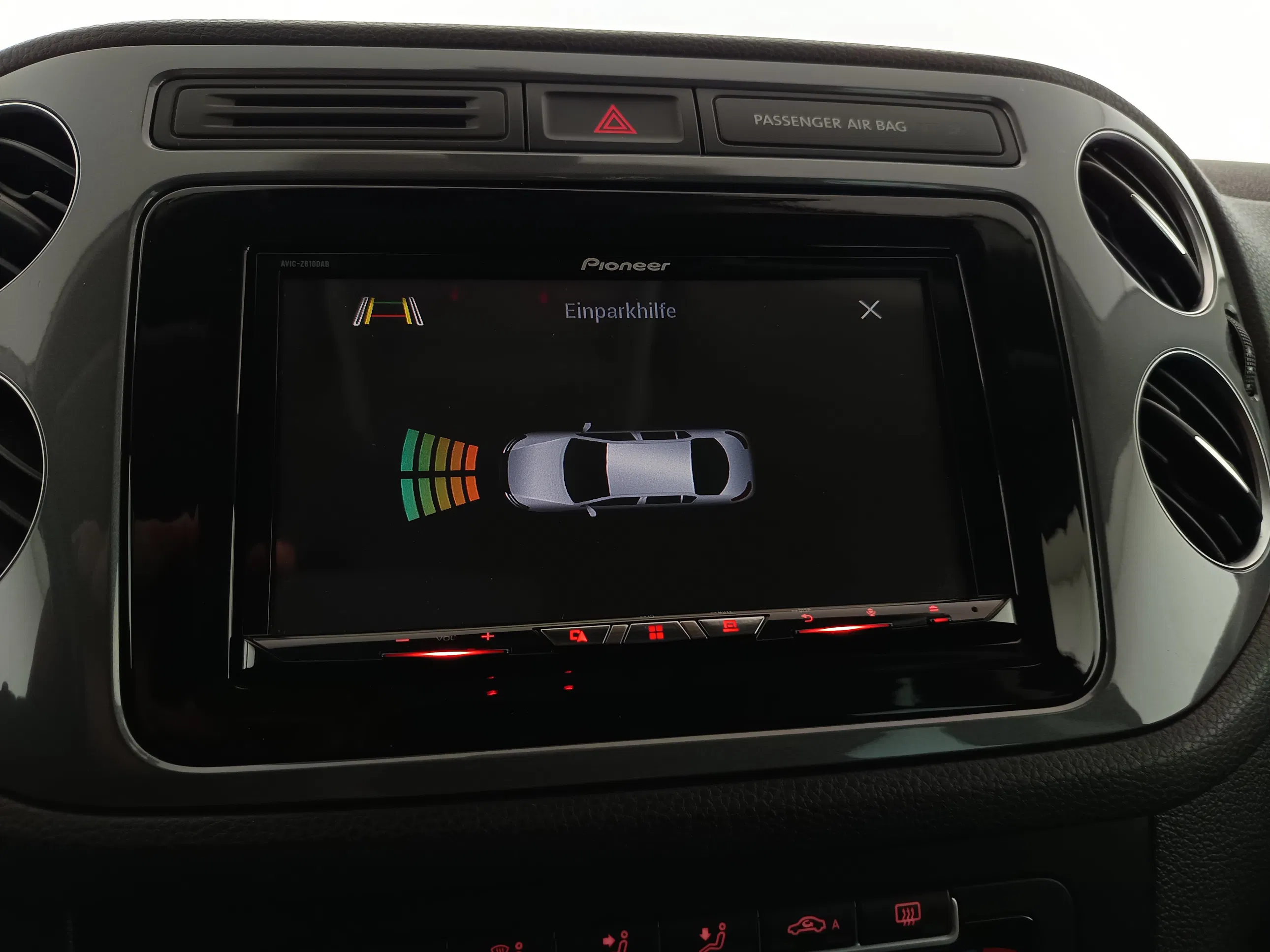 VW Tiguan 2.0 TDI BlueMotion Karat Tech | Bild 18 von 31