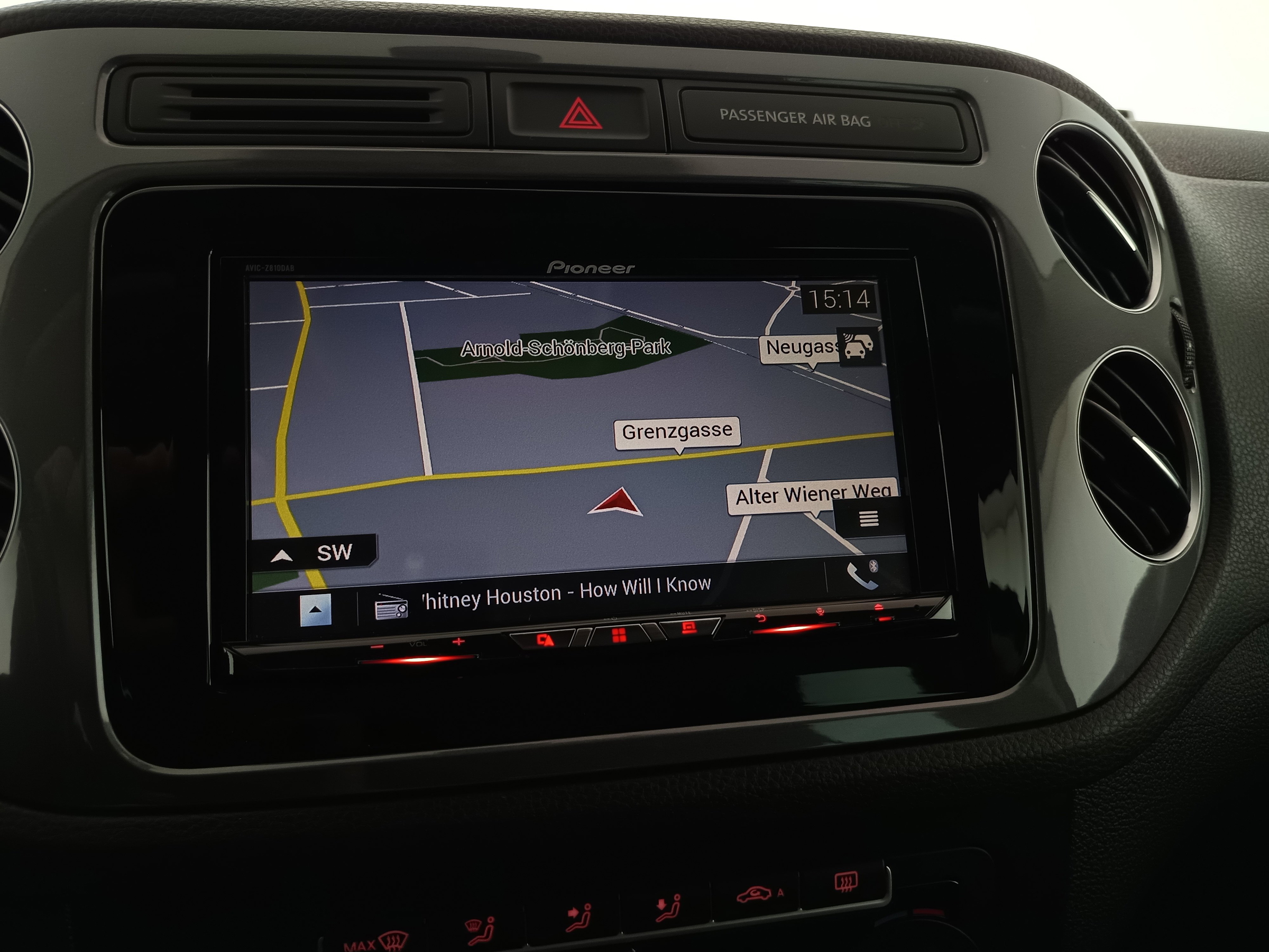 VW Tiguan 2.0 TDI BlueMotion Karat Tech | Bild 20 von 31