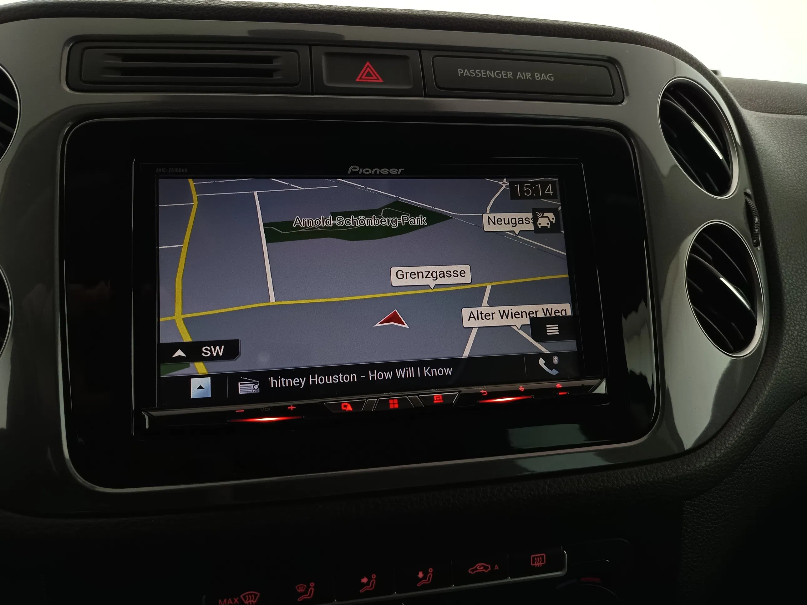 VW Tiguan 2.0 TDI BlueMotion Karat Tech | Bild 20 von 31