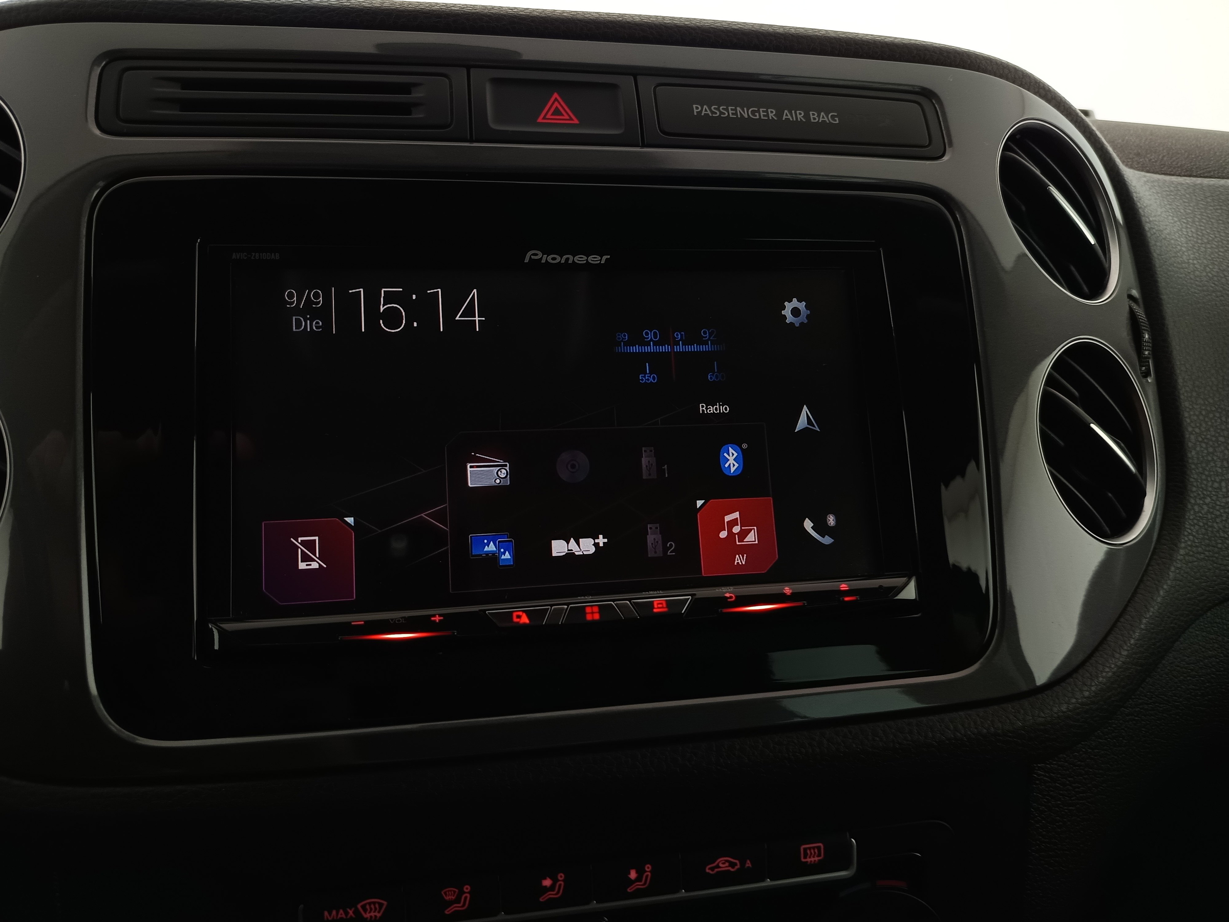 VW Tiguan 2.0 TDI BlueMotion Karat Tech | Bild 21 von 31