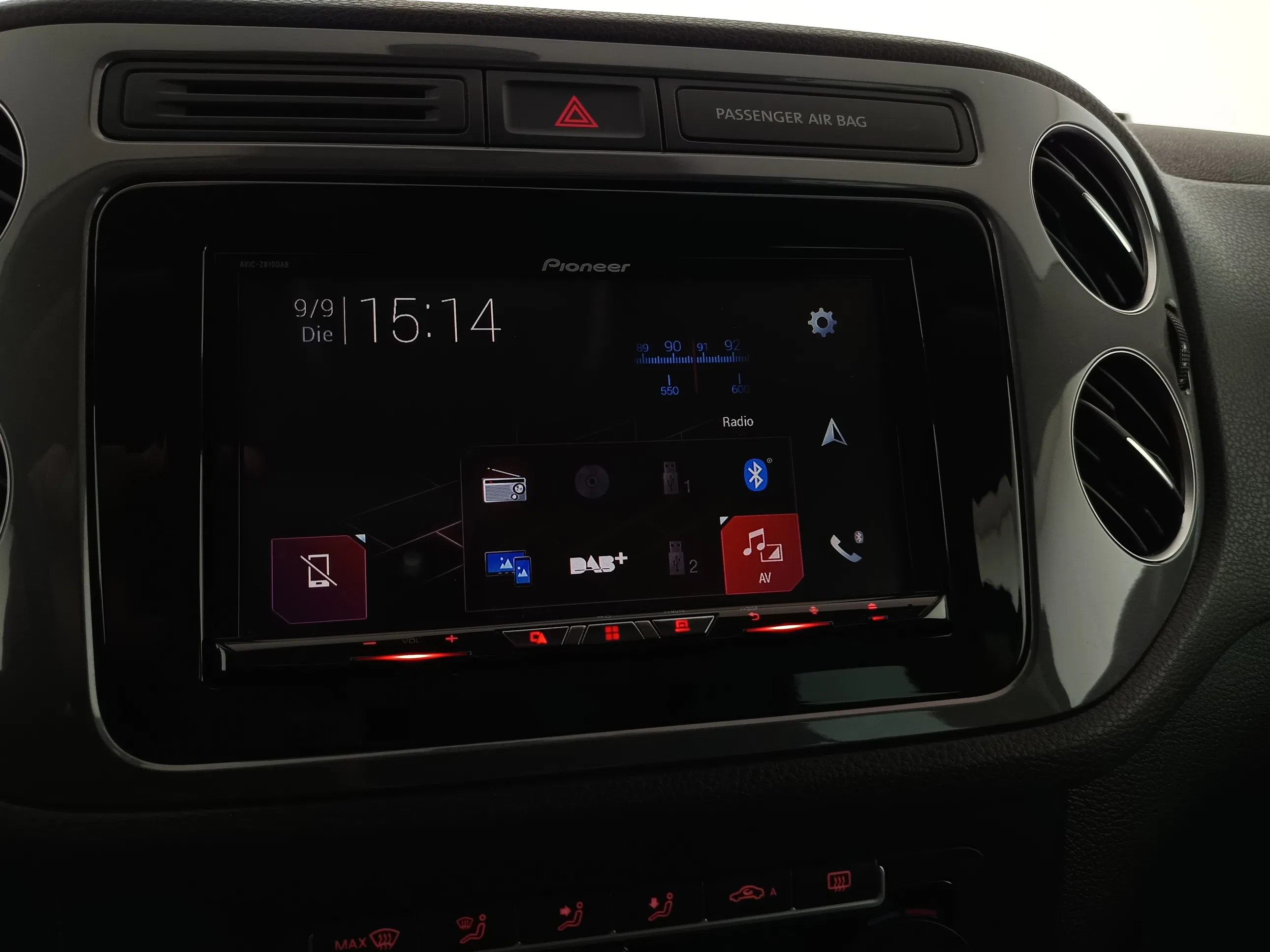 VW Tiguan 2.0 TDI BlueMotion Karat Tech | Bild 21 von 31