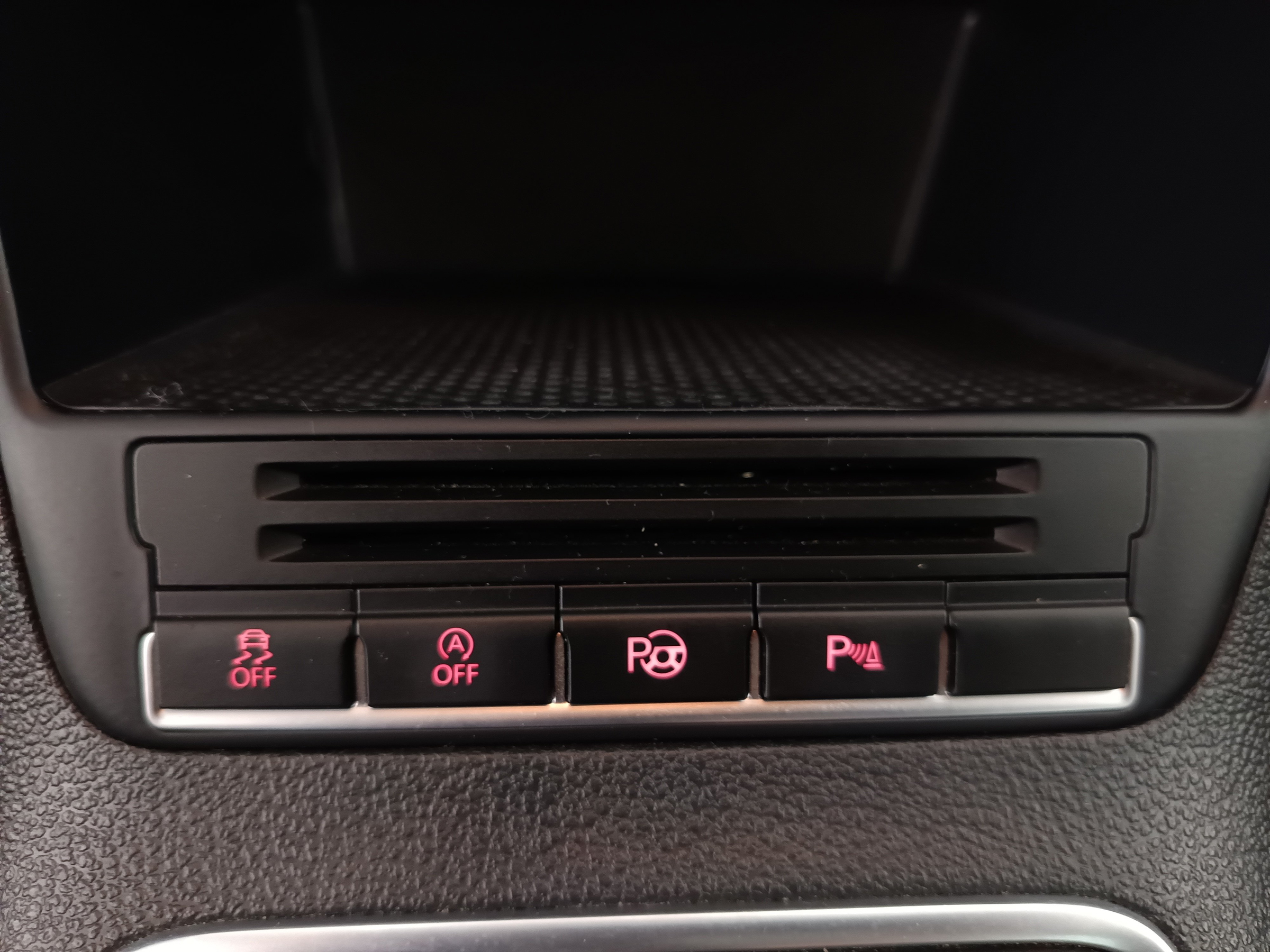 VW Tiguan 2.0 TDI BlueMotion Karat Tech | Bild 23 von 31