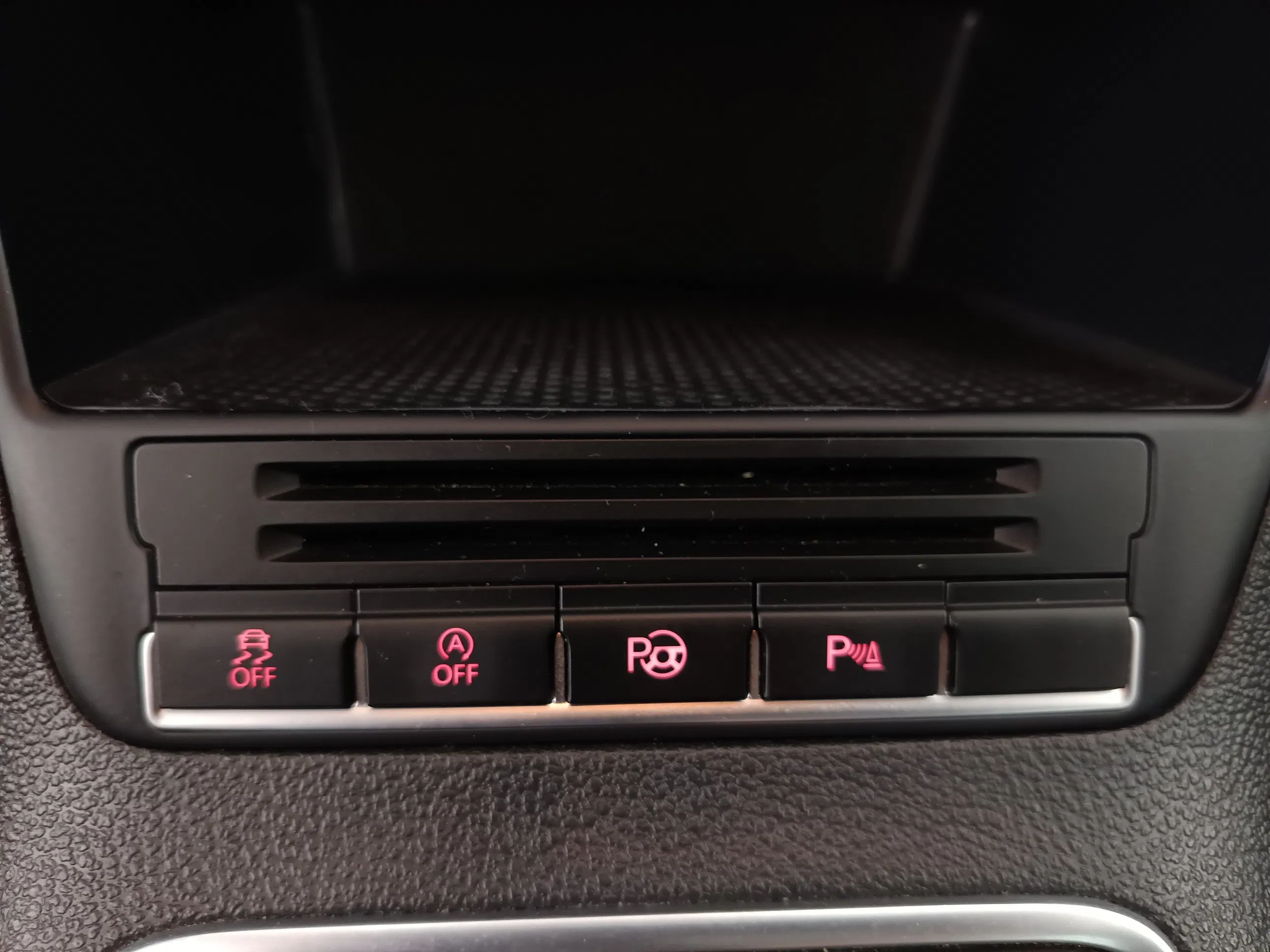 VW Tiguan 2.0 TDI BlueMotion Karat Tech | Bild 23 von 31