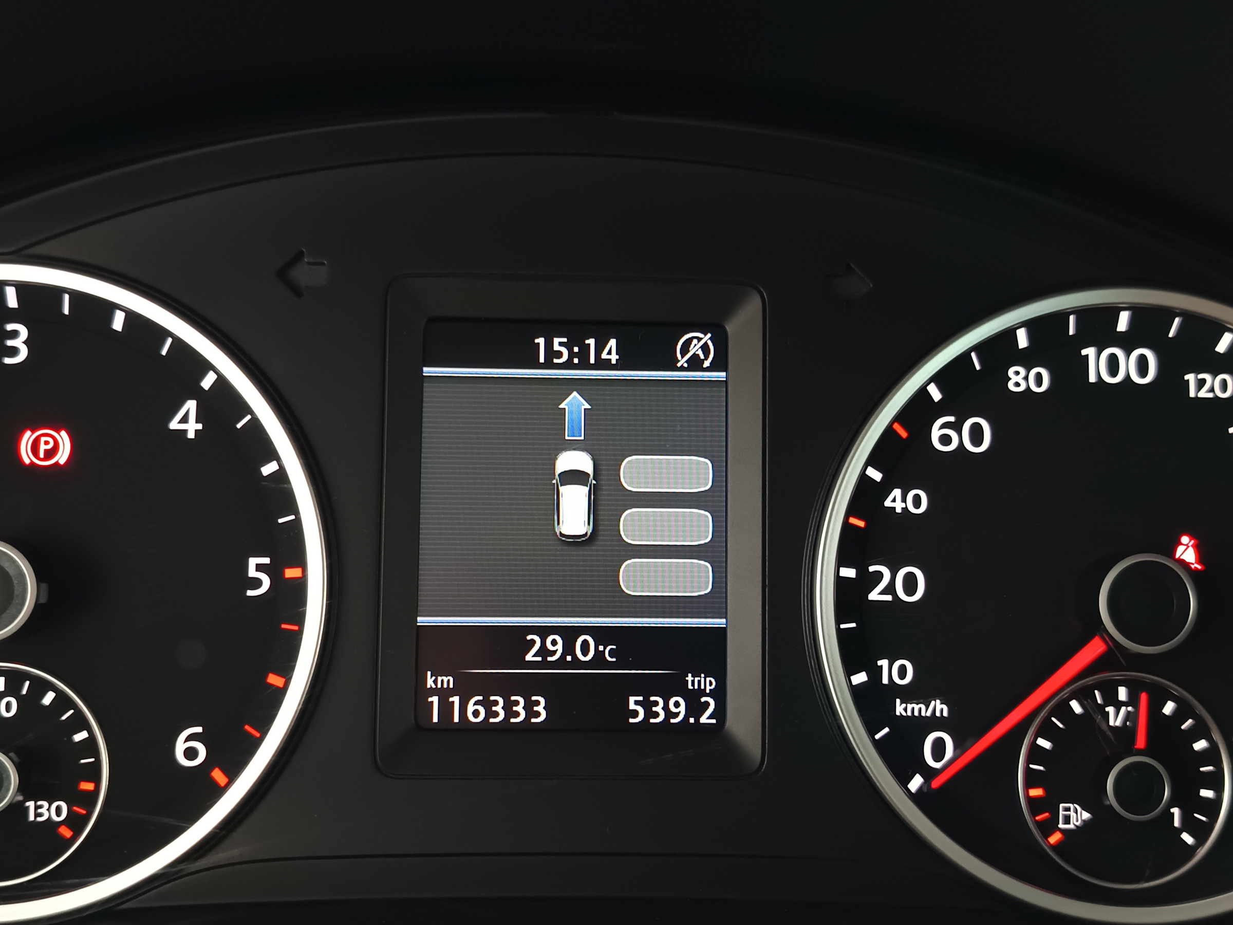 VW Tiguan 2.0 TDI BlueMotion Karat Tech | Bild 28 von 31