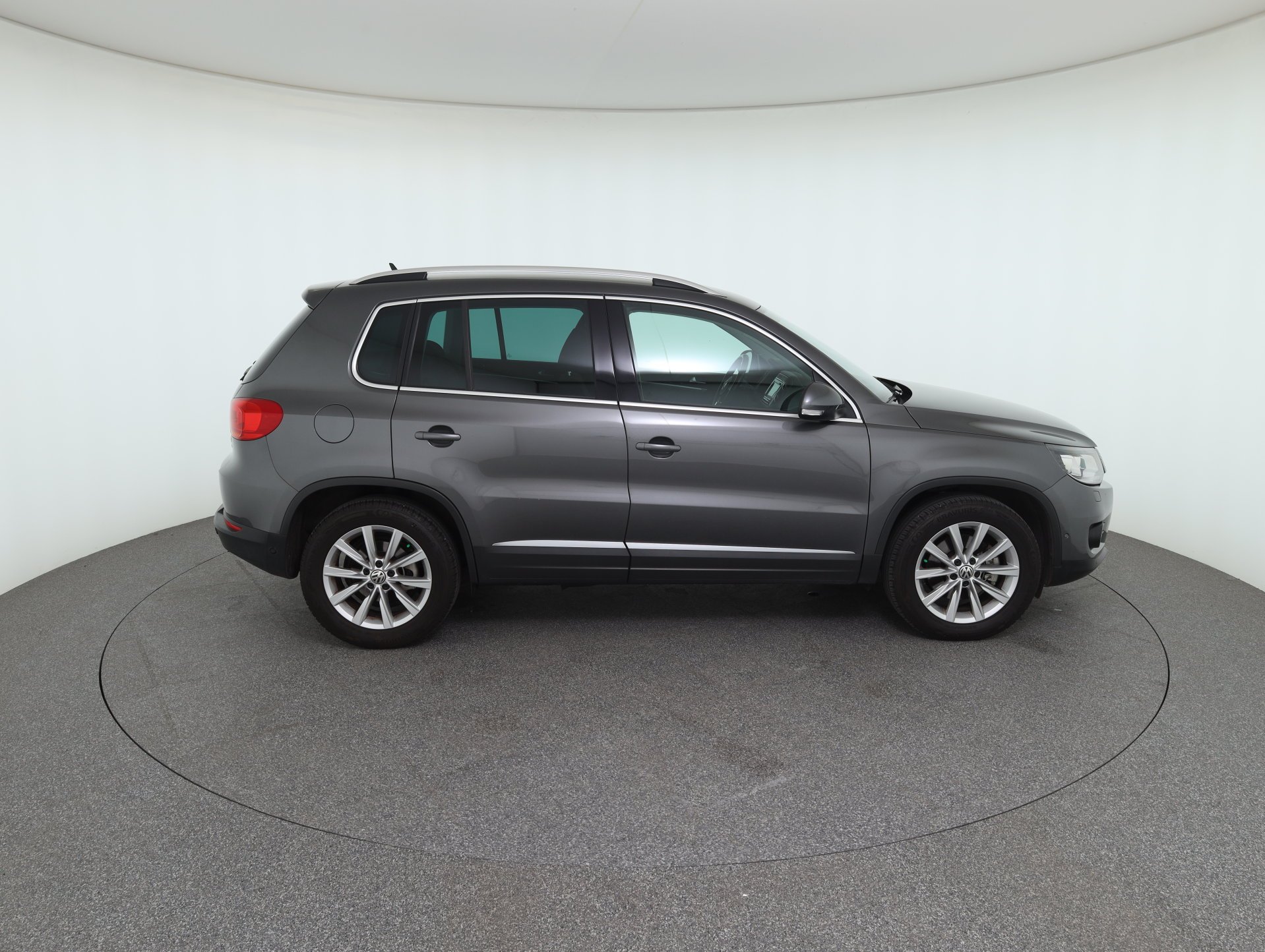 VW Tiguan 2.0 TDI BlueMotion Karat Tech | Bild 5 von 31