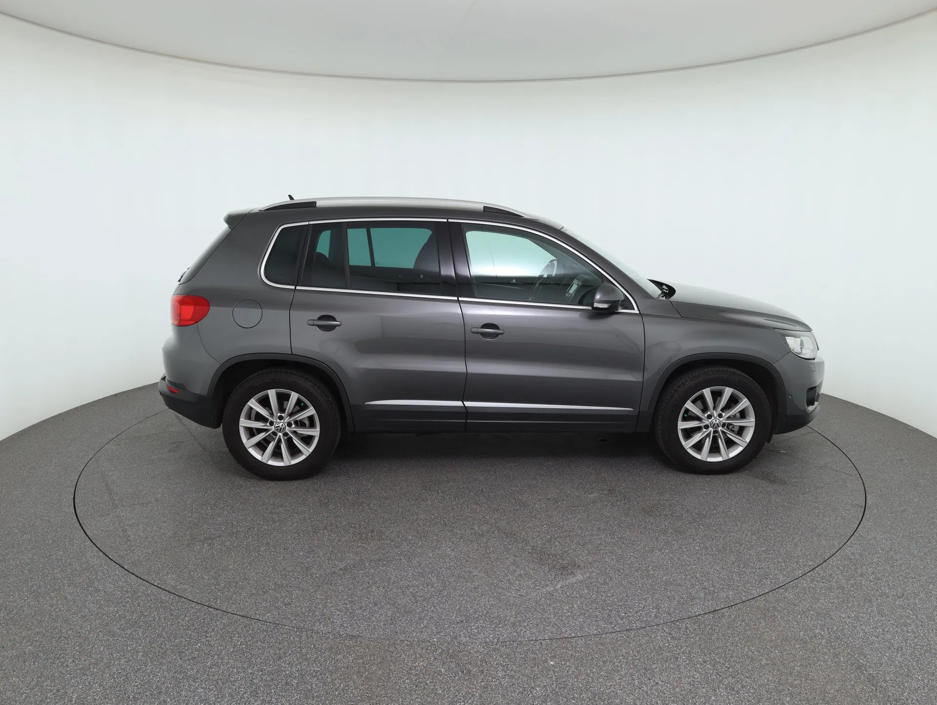 VW Tiguan 2.0 TDI BlueMotion Karat Tech | Bild 5 von 31