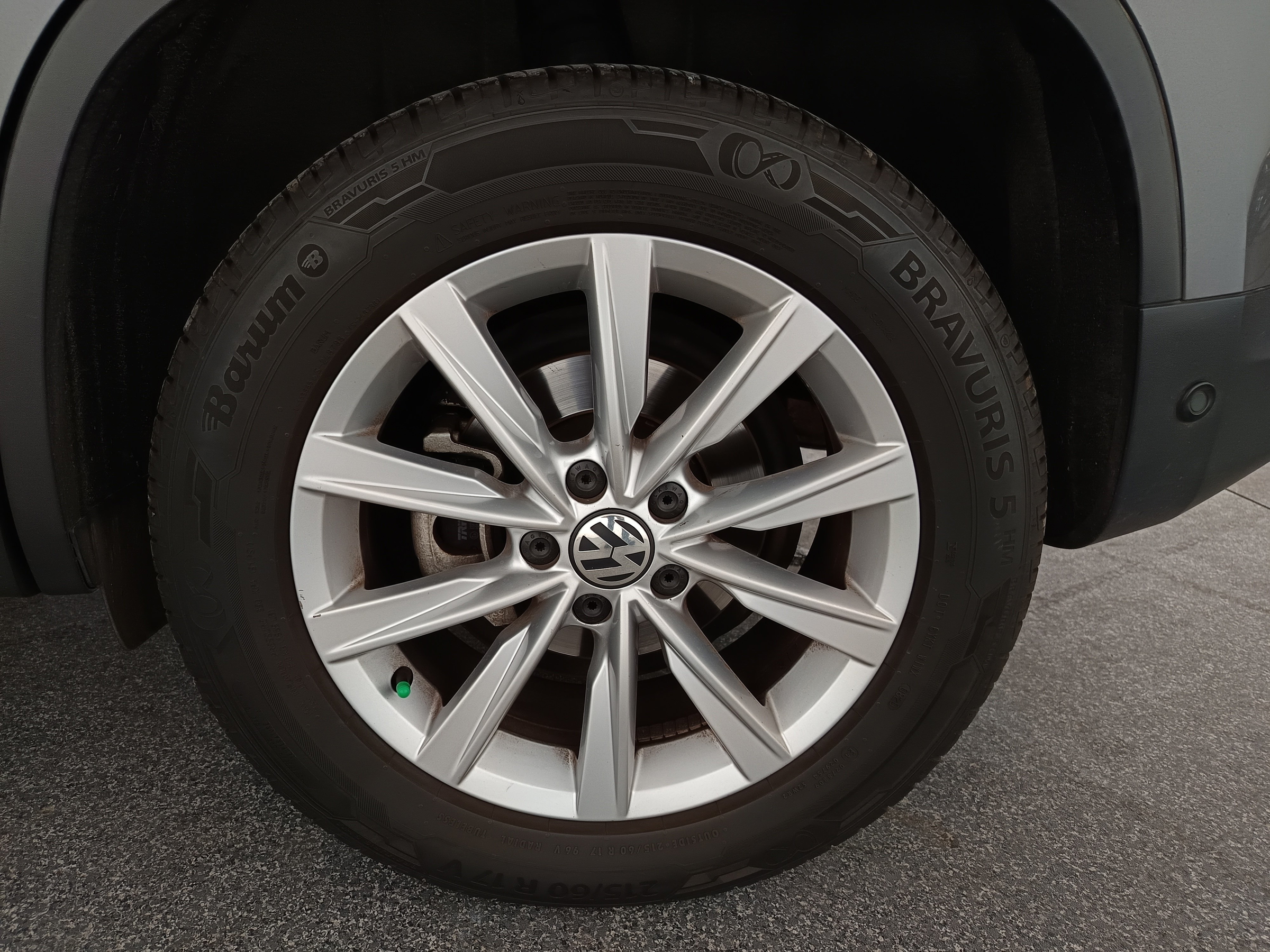 VW Tiguan 2.0 TDI BlueMotion Karat Tech | Bild 10 von 31