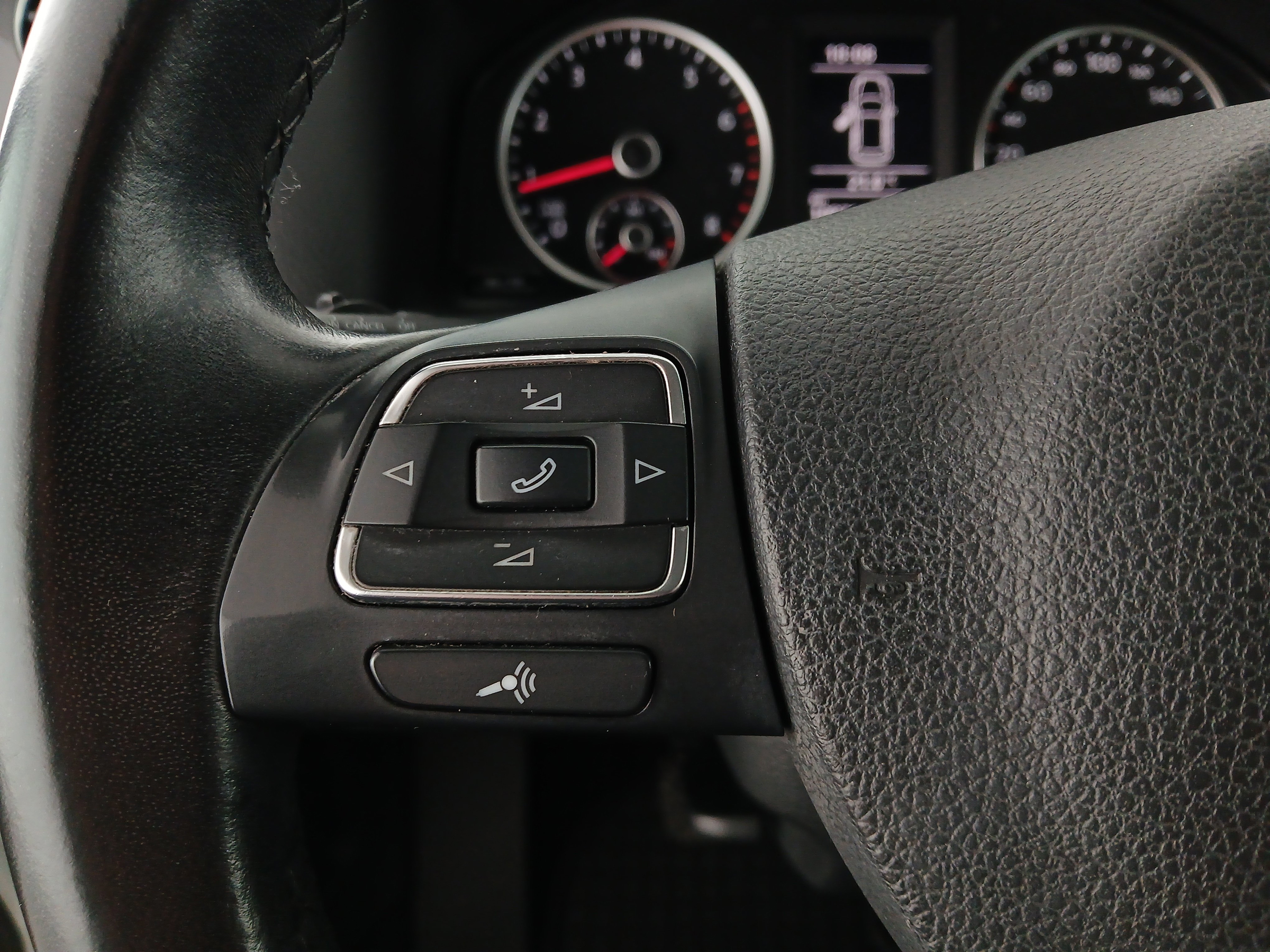 VW Tiguan 1.4 TSI BlueMotion | Bild 17 von 27