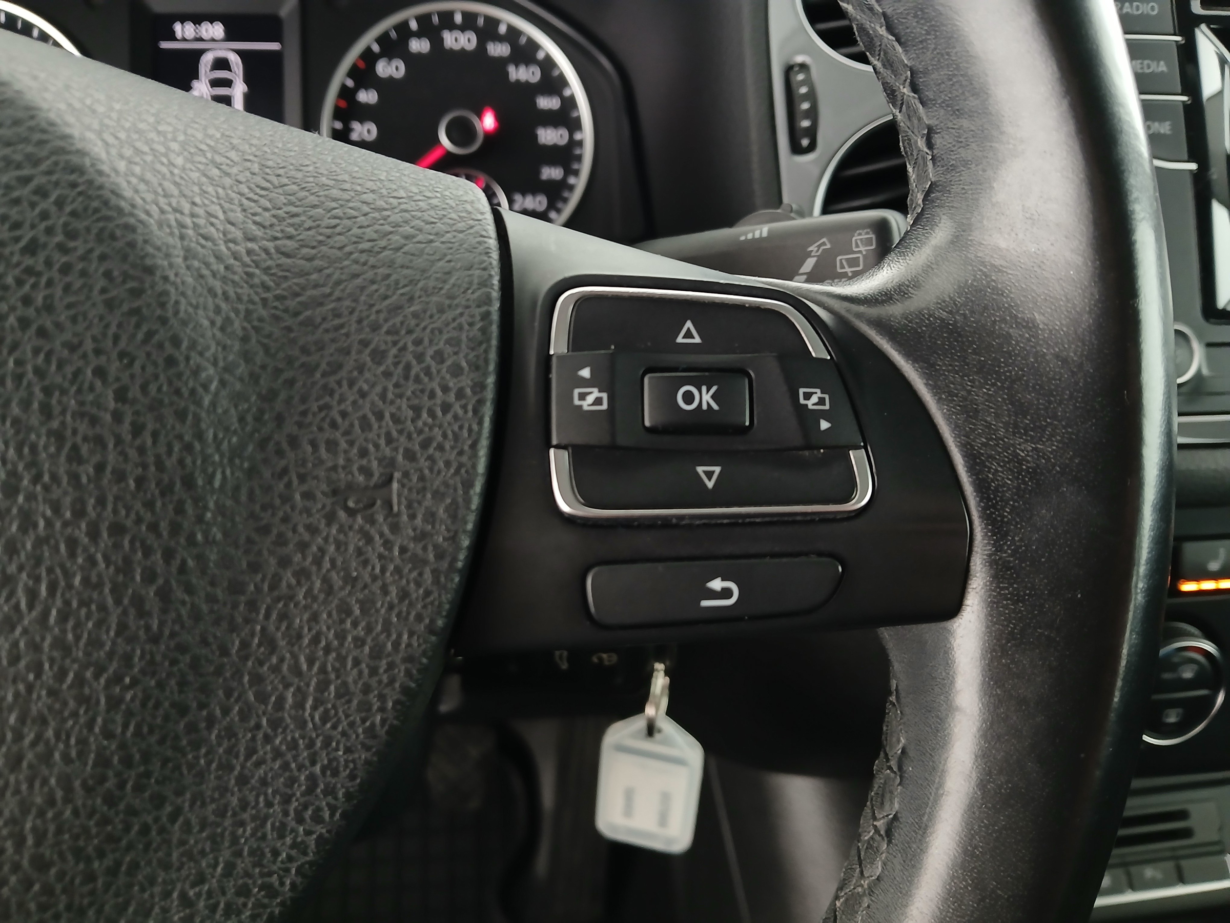 VW Tiguan 1.4 TSI BlueMotion | Bild 18 von 27