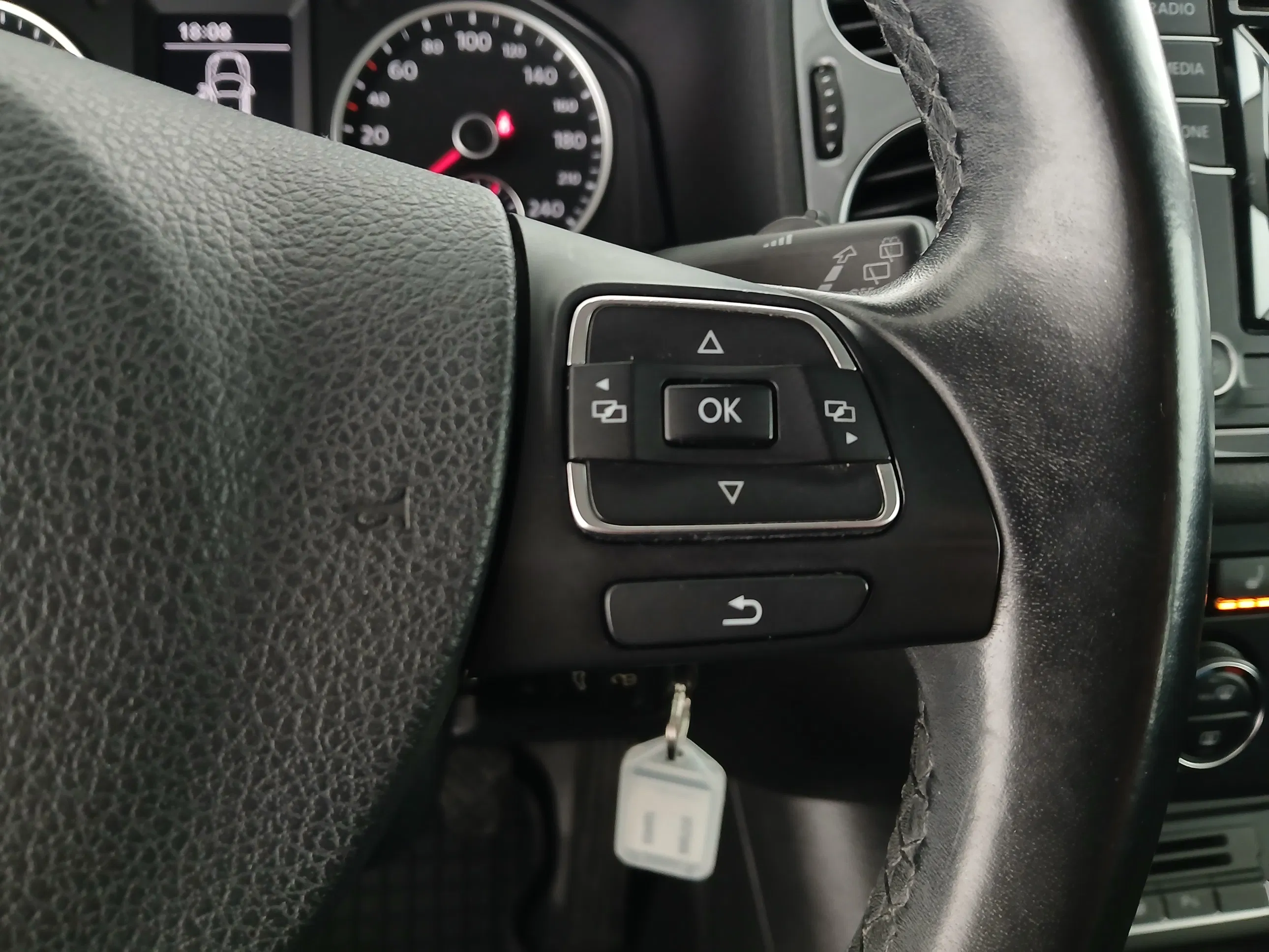 VW Tiguan 1.4 TSI BlueMotion | Bild 18 von 27