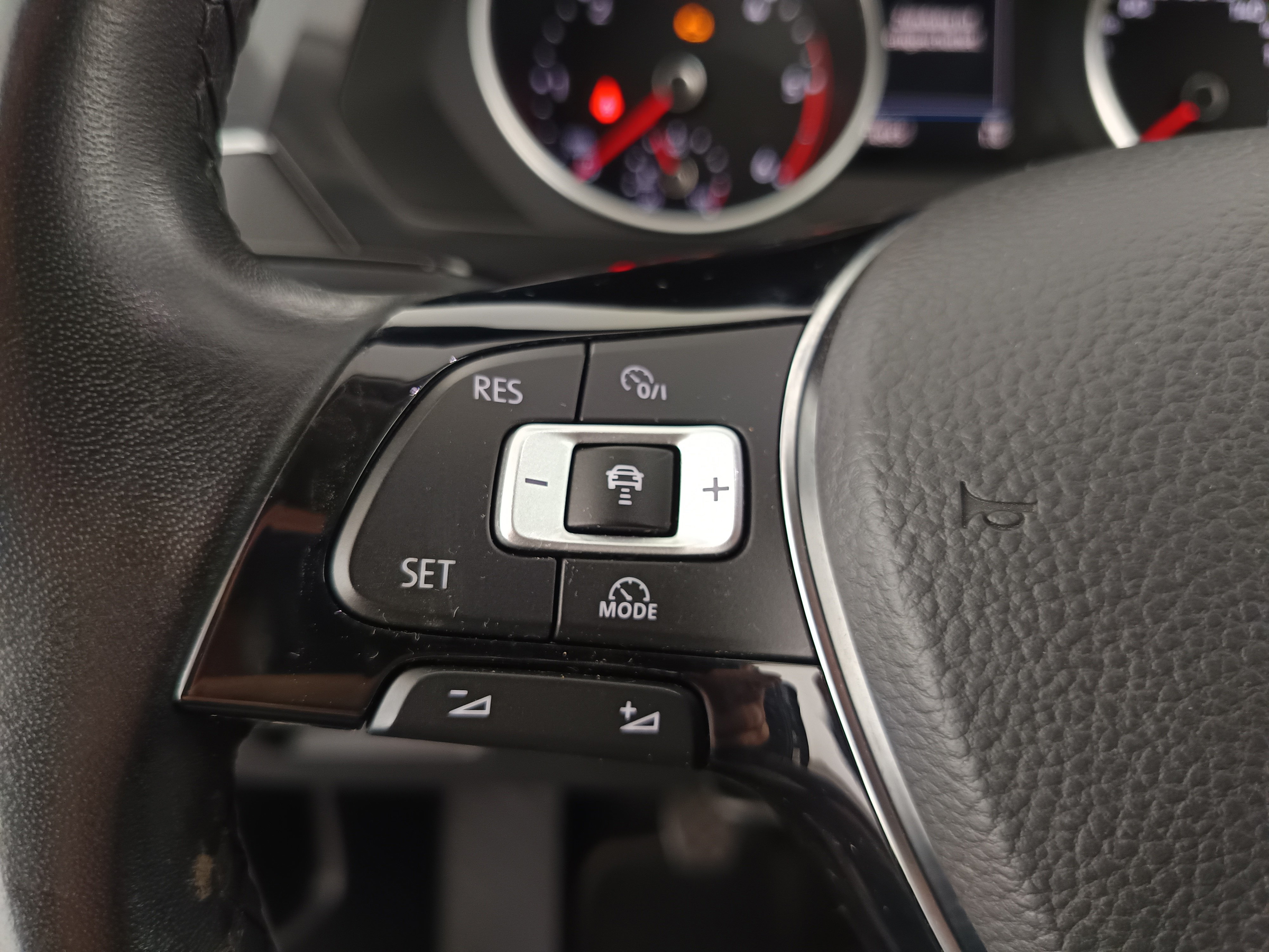 VW Tiguan 2.0 TDI BMT 4Motion Comfortline | Bild 17 von 31