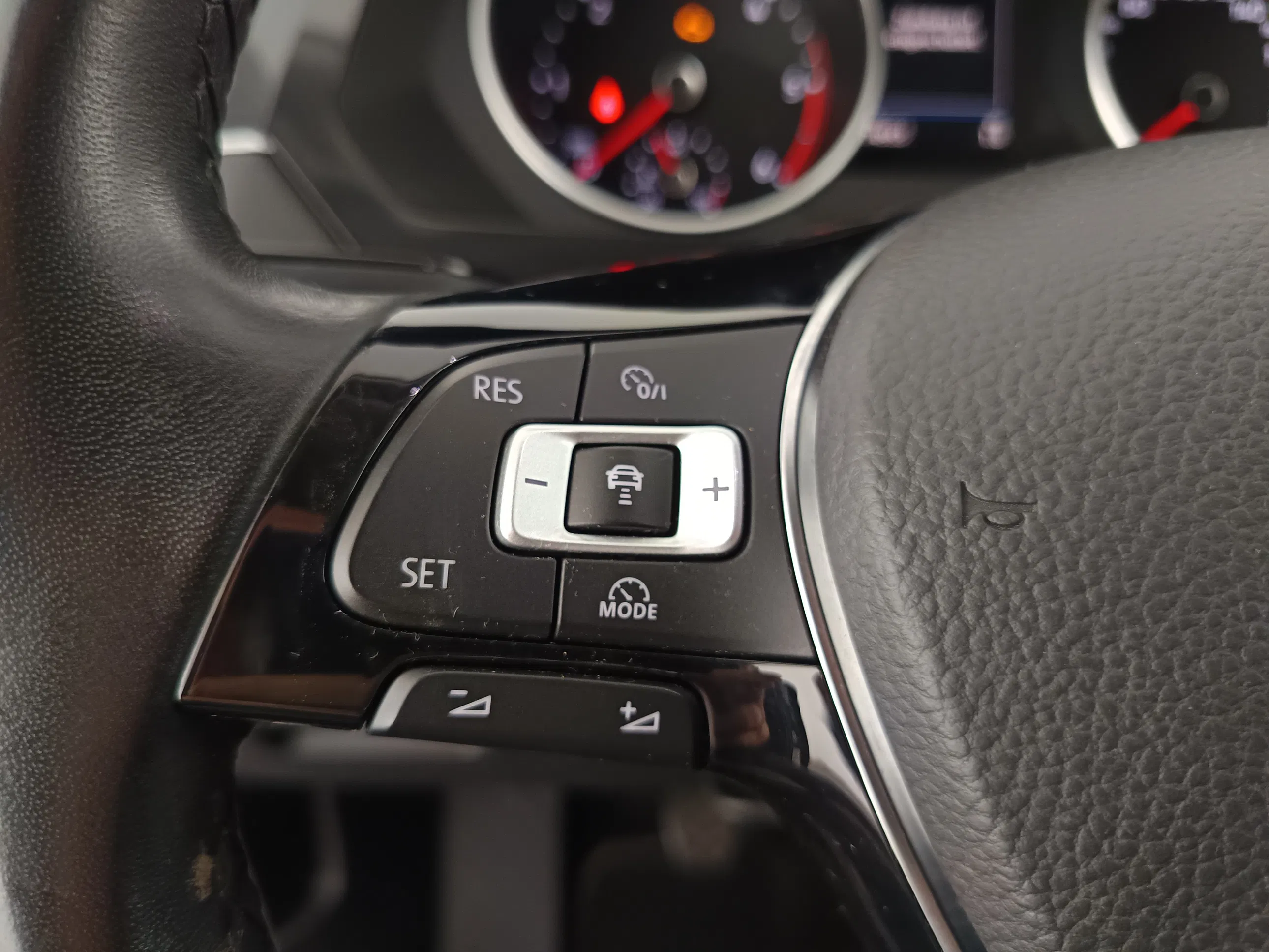 VW Tiguan 2.0 TDI BMT 4Motion Comfortline | Bild 17 von 31