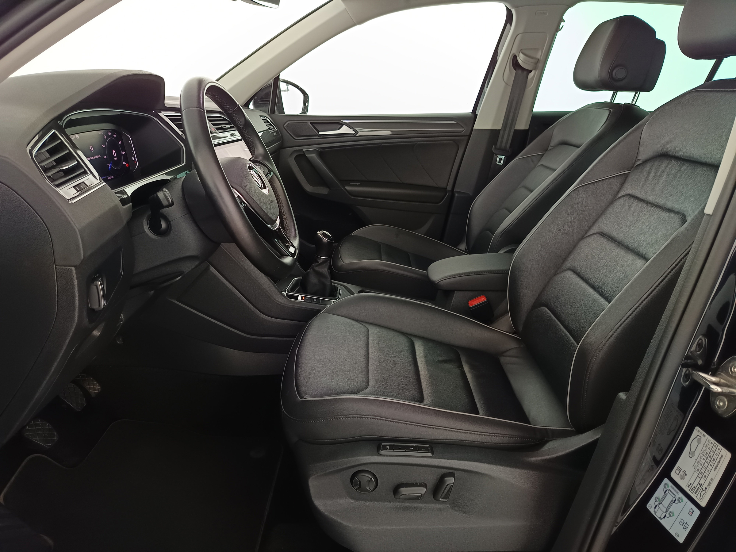 VW Tiguan 2.0 TDI BMT Highline | Bild 14 von 31