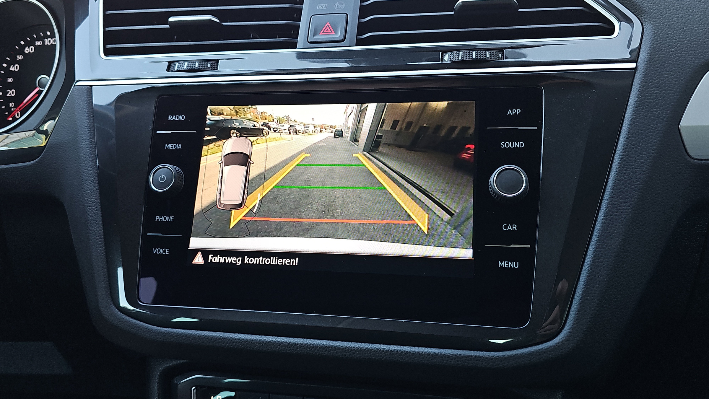 VW Tiguan 2.0 TSI DSG 4M | Bild 15 von 22