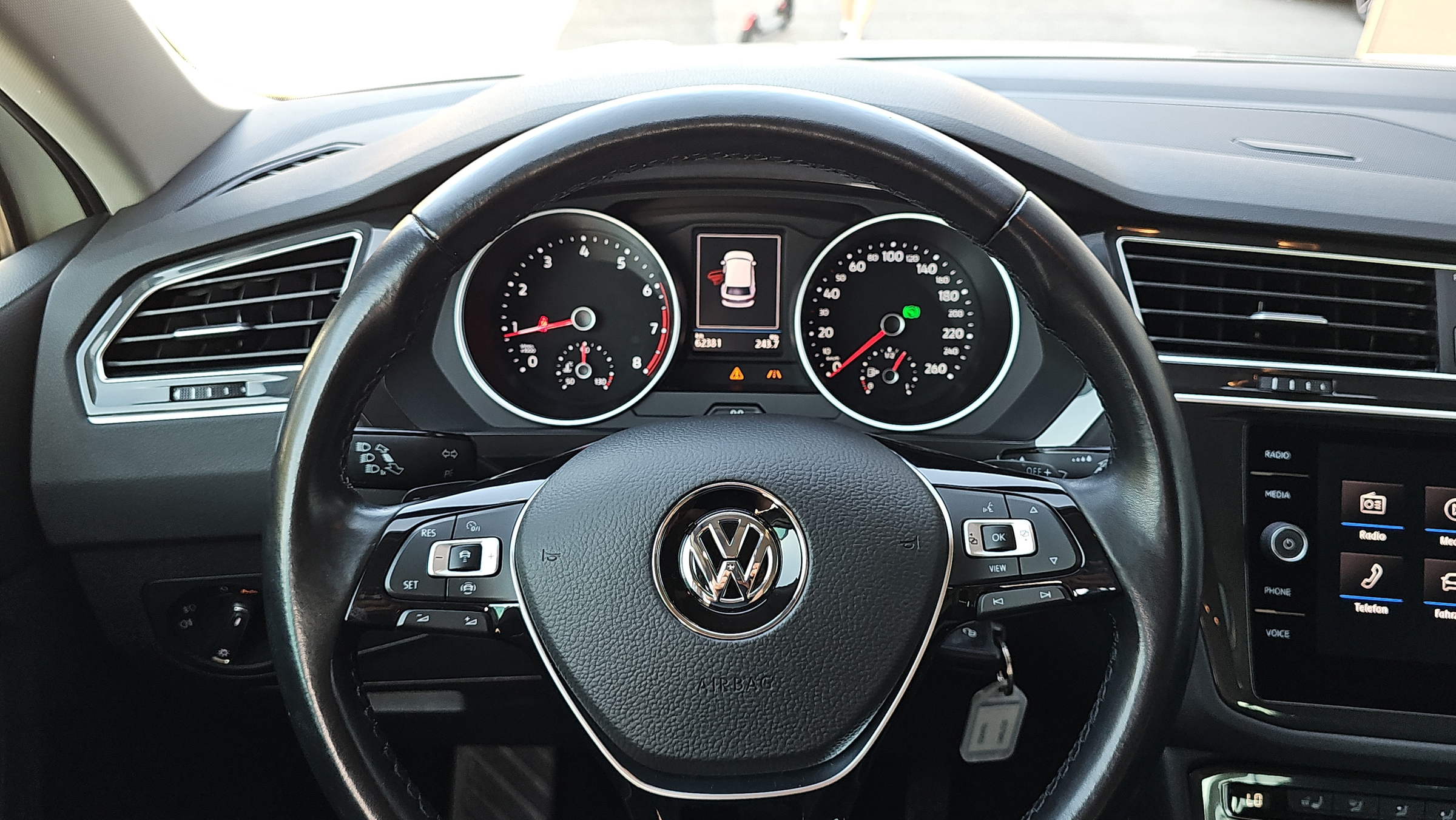 VW Tiguan 2.0 TSI DSG 4M | Bild 12 von 22