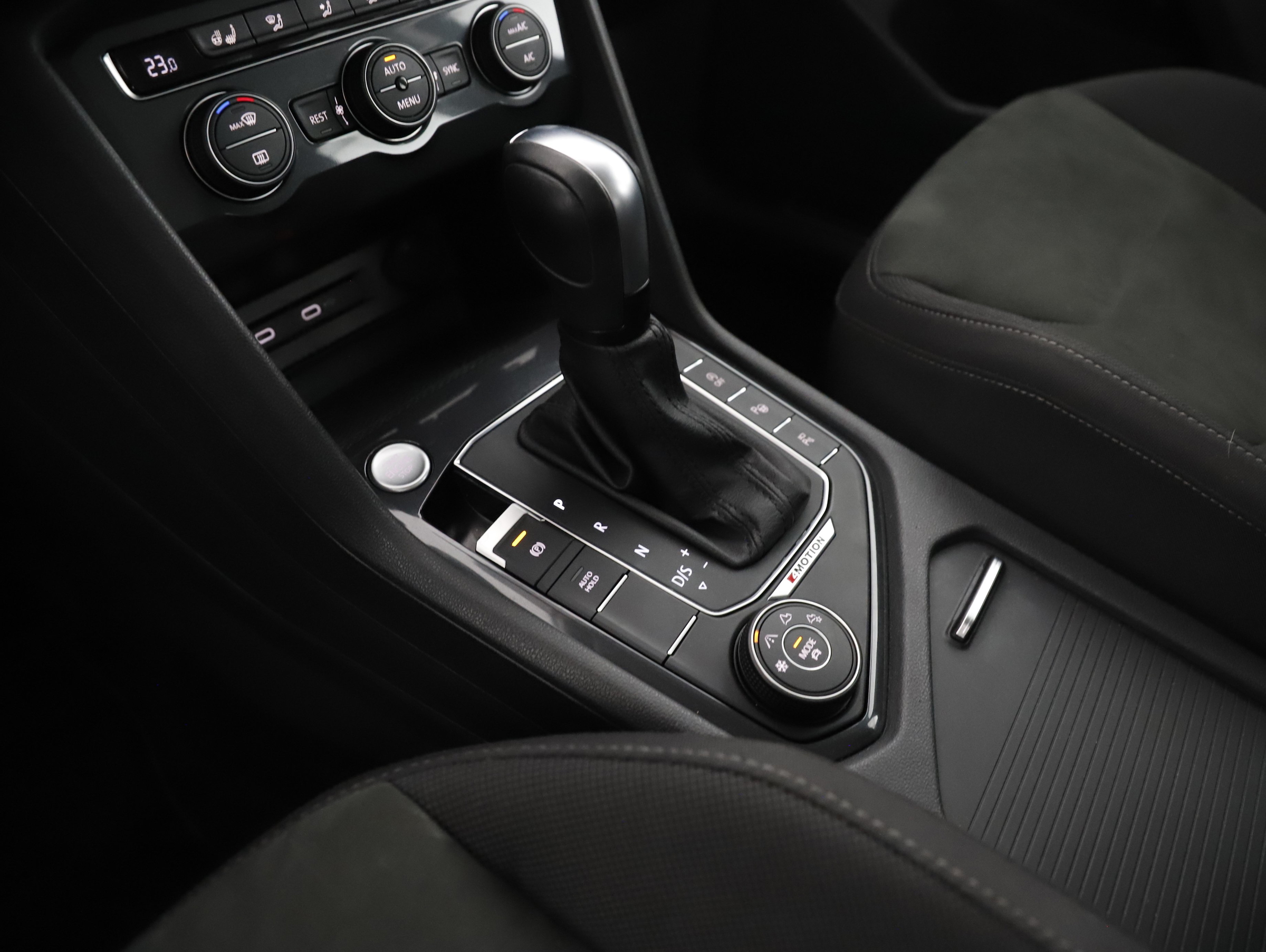 VW Tiguan Allspace 2.0 TDI 4Motion Highline | Bild 18 von 25