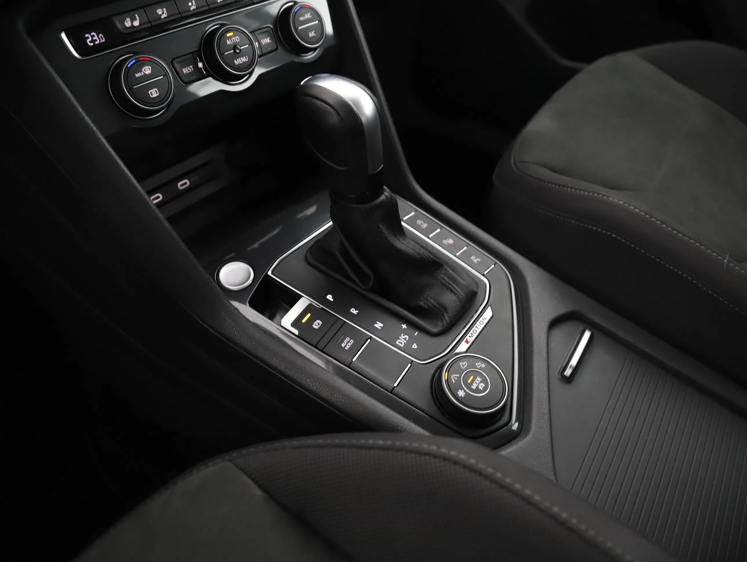 VW Tiguan Allspace 2.0 TDI 4Motion Highline | Bild 18 von 25