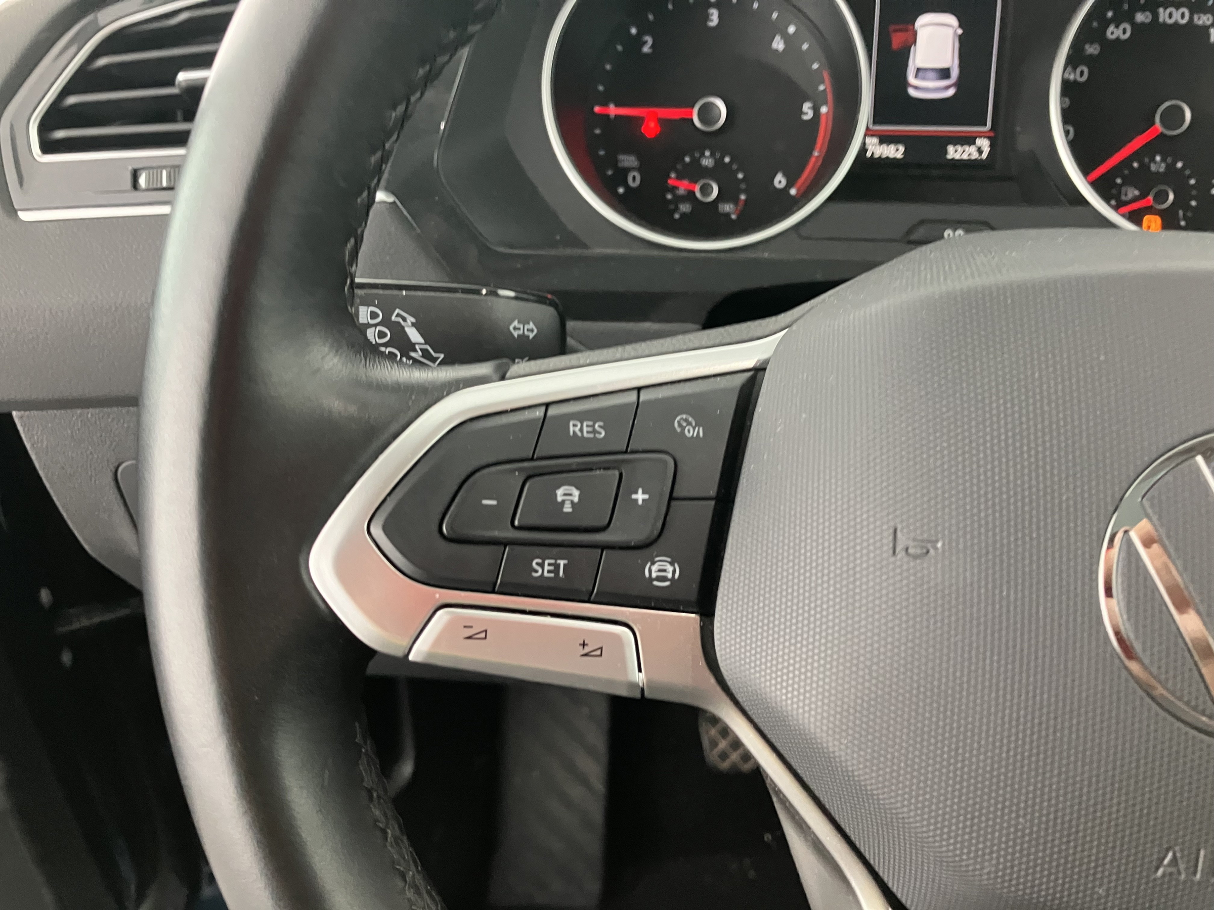 VW Tiguan 2.0 TDI BMT Life | Bild 16 von 27