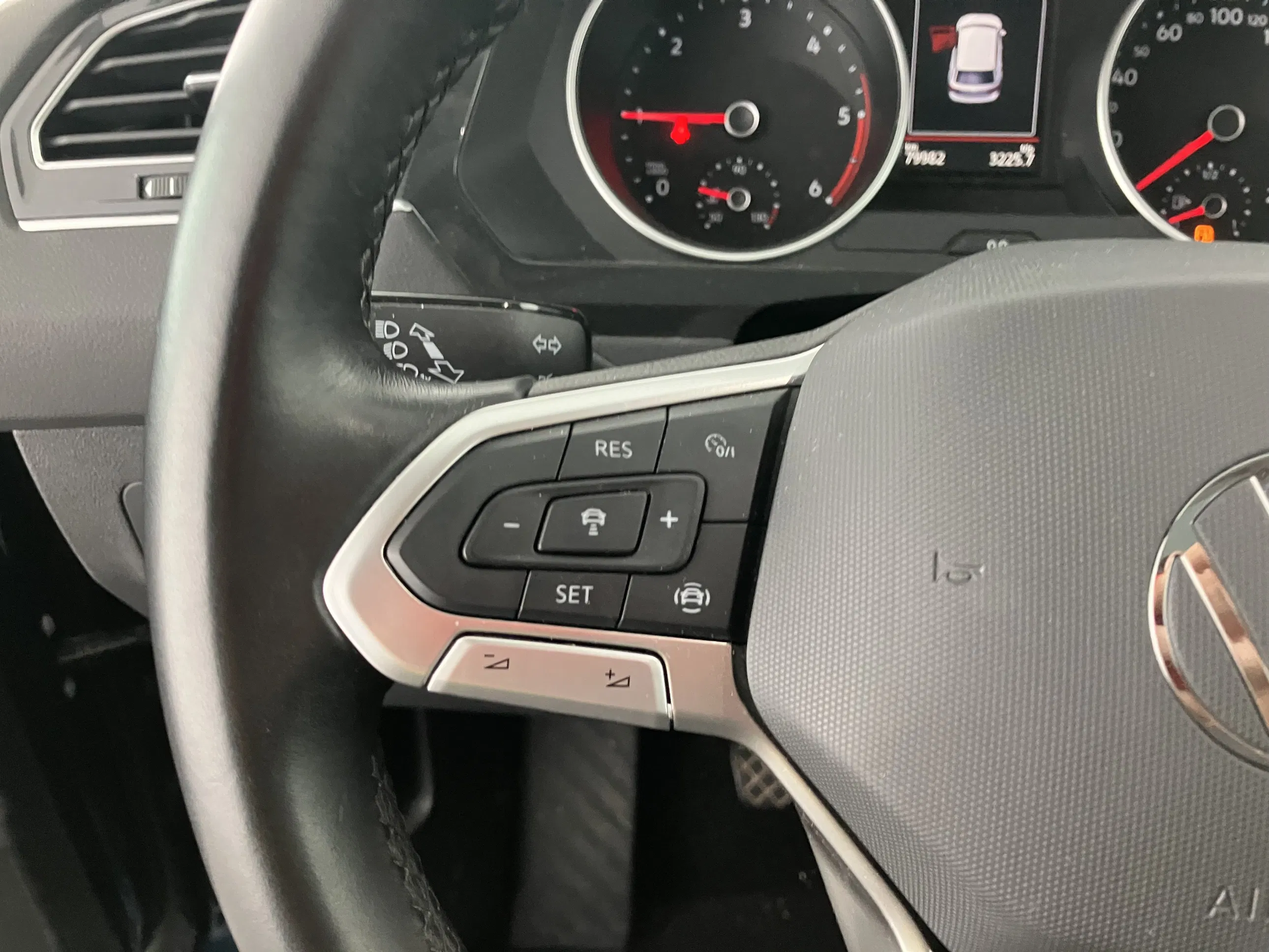 VW Tiguan 2.0 TDI BMT Life | Bild 16 von 27