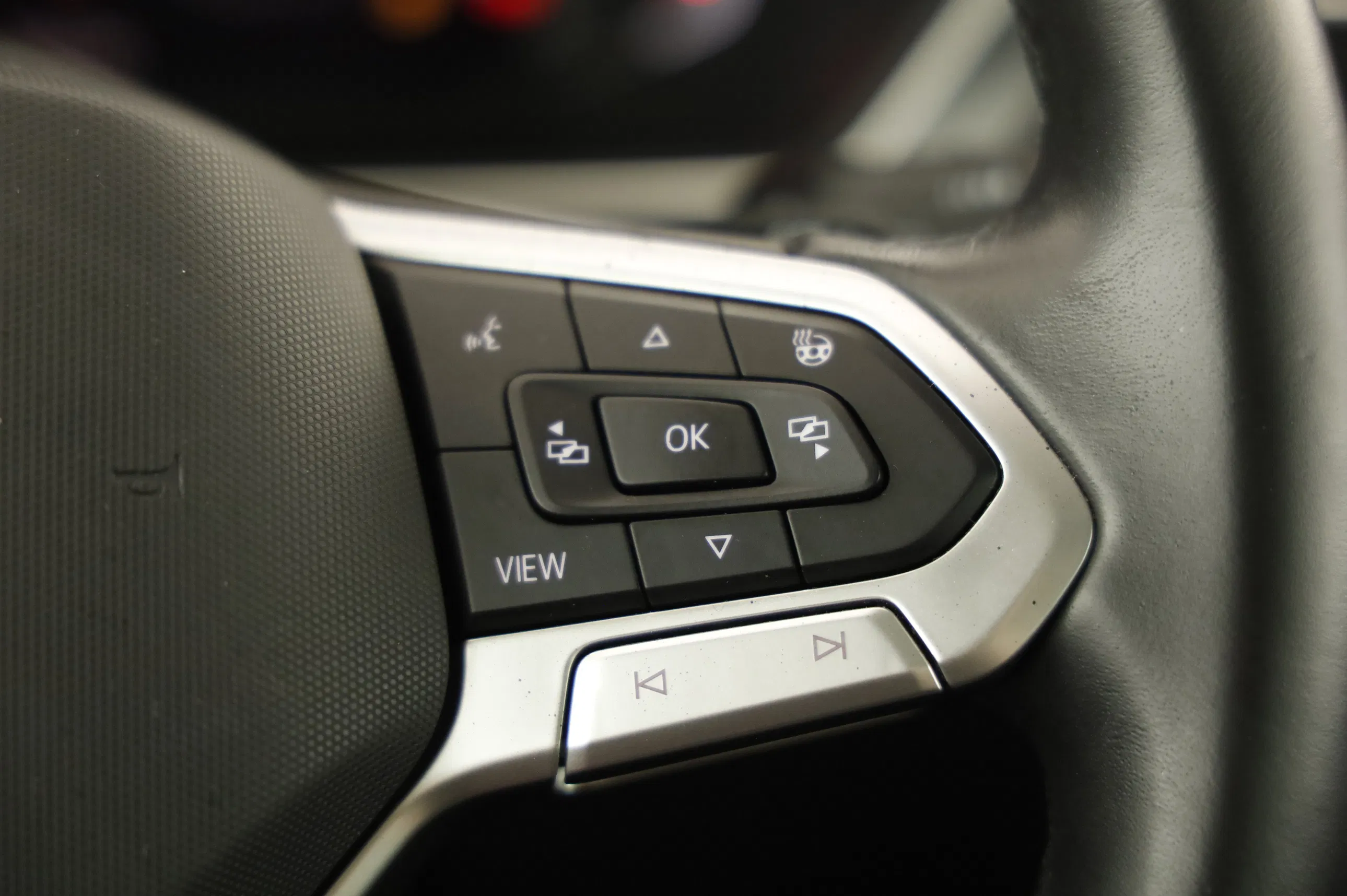 VW Tiguan 2.0 TDI BMT 4Motion Elegance | Bild 14 von 25