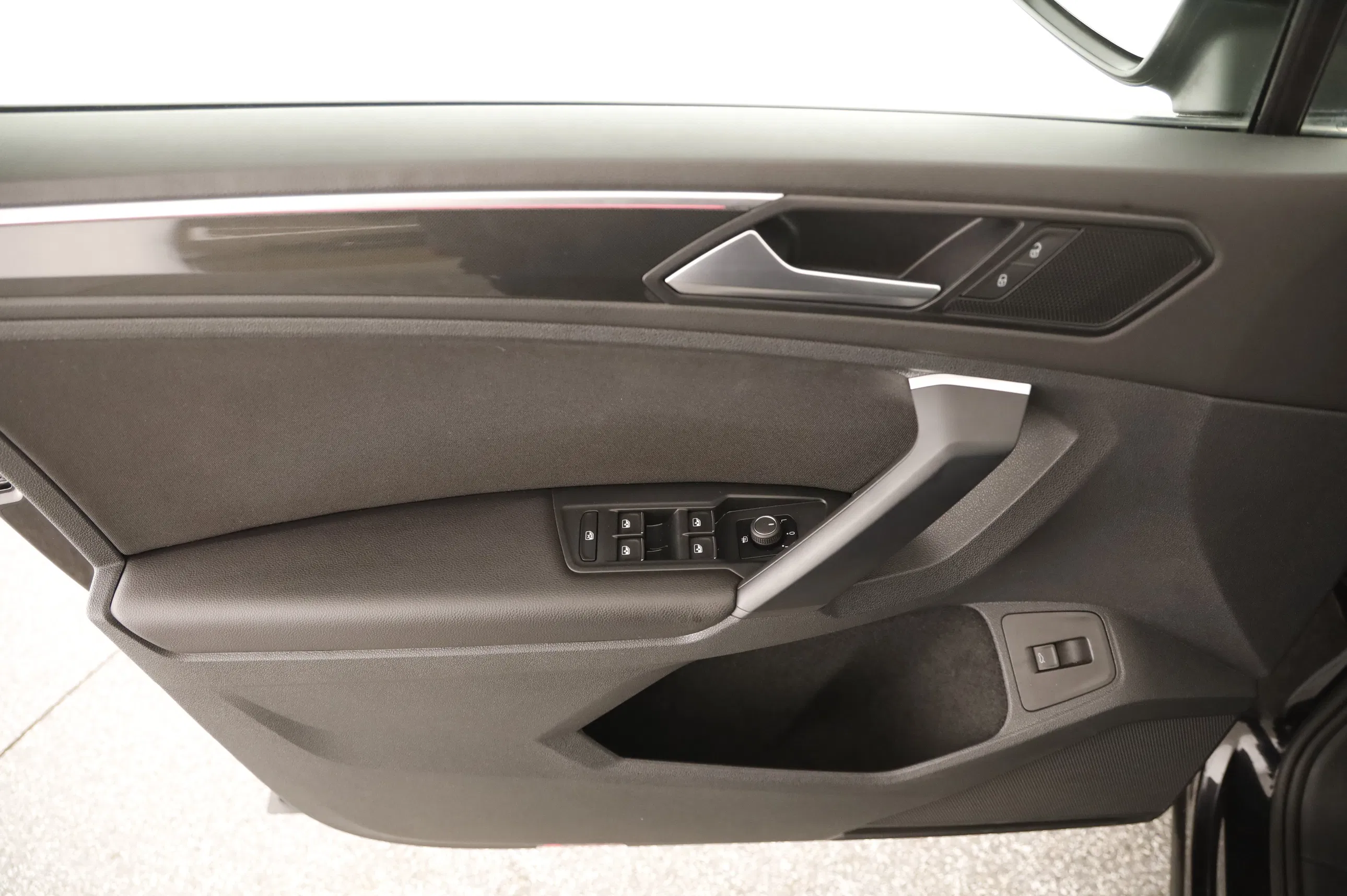 VW Tiguan 2.0 TDI BMT 4Motion Elegance | Bild 17 von 25