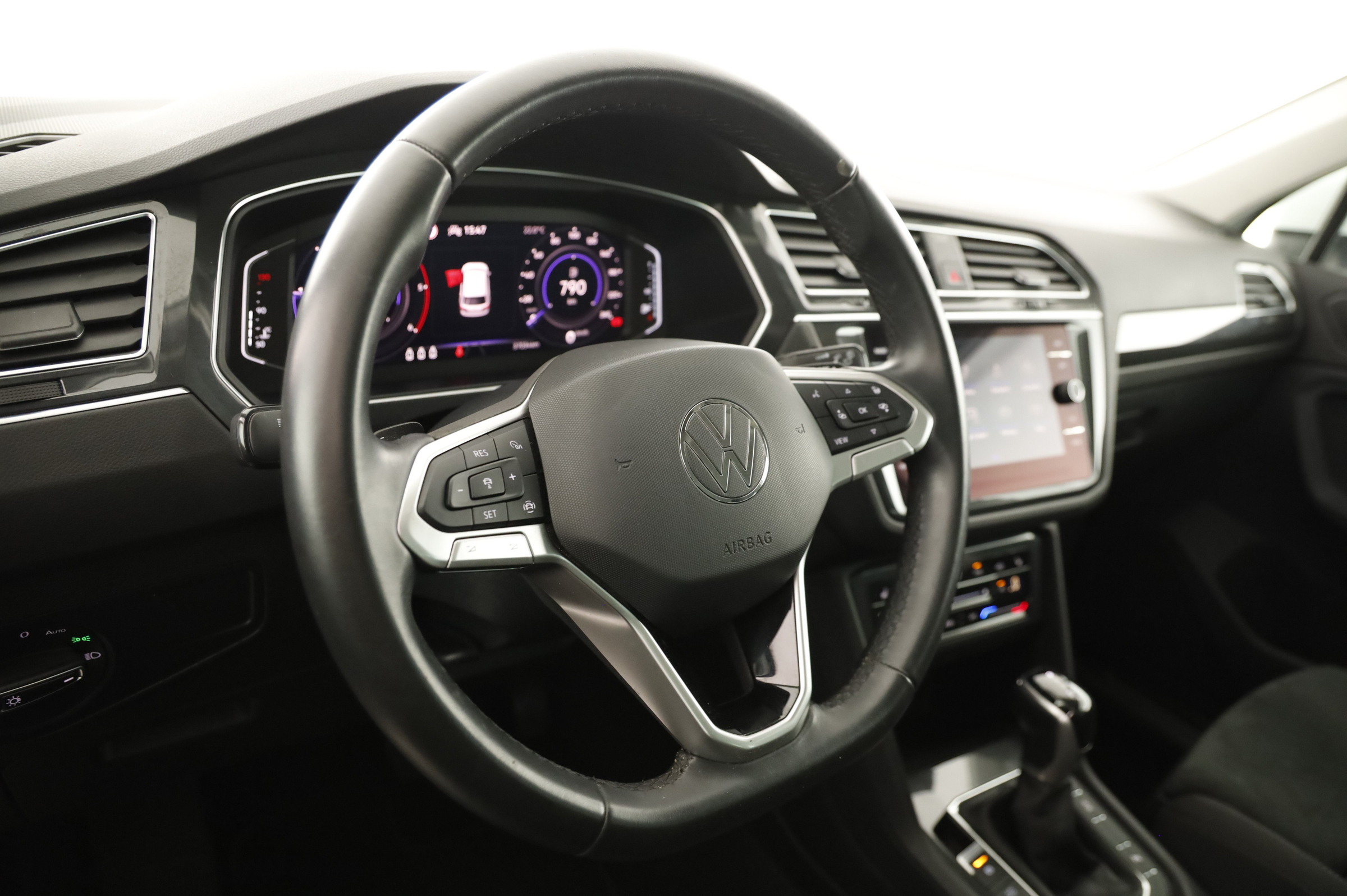 VW Tiguan 2.0 TDI BMT Elegance | Bild 11 von 31