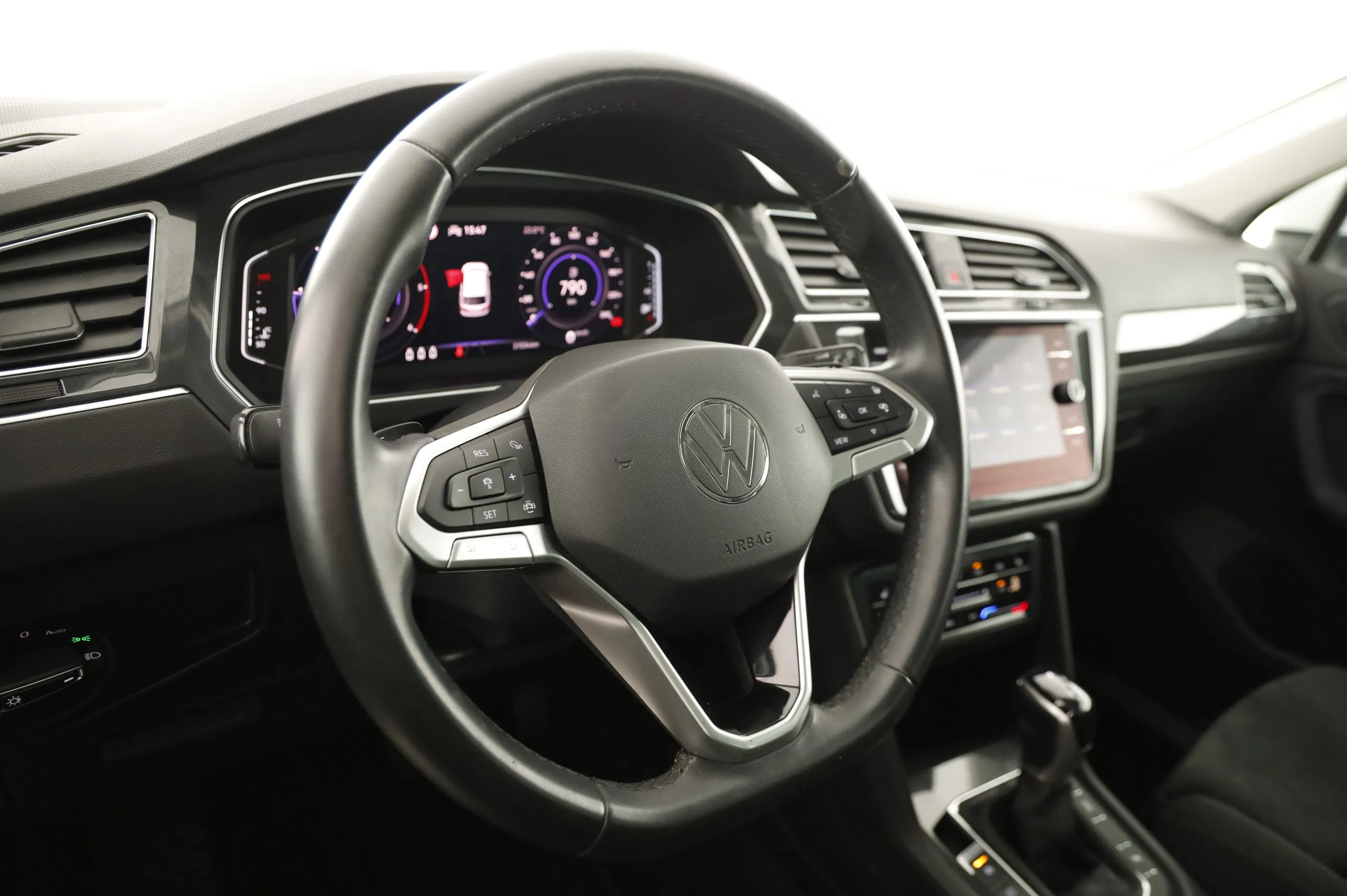 VW Tiguan 2.0 TDI BMT Elegance | Bild 11 von 31