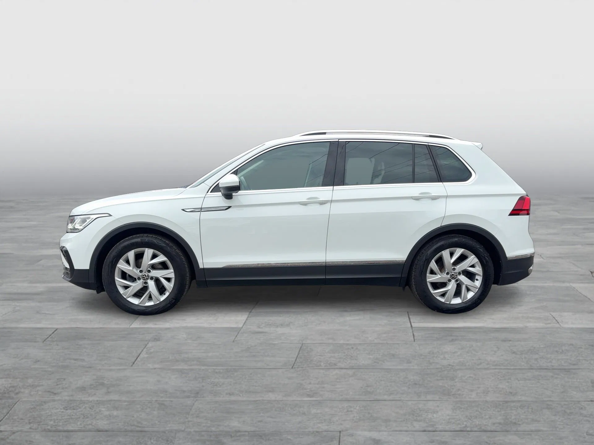 VW Tiguan 2.0 TDI BMT Elegance | Bild 25 von 31