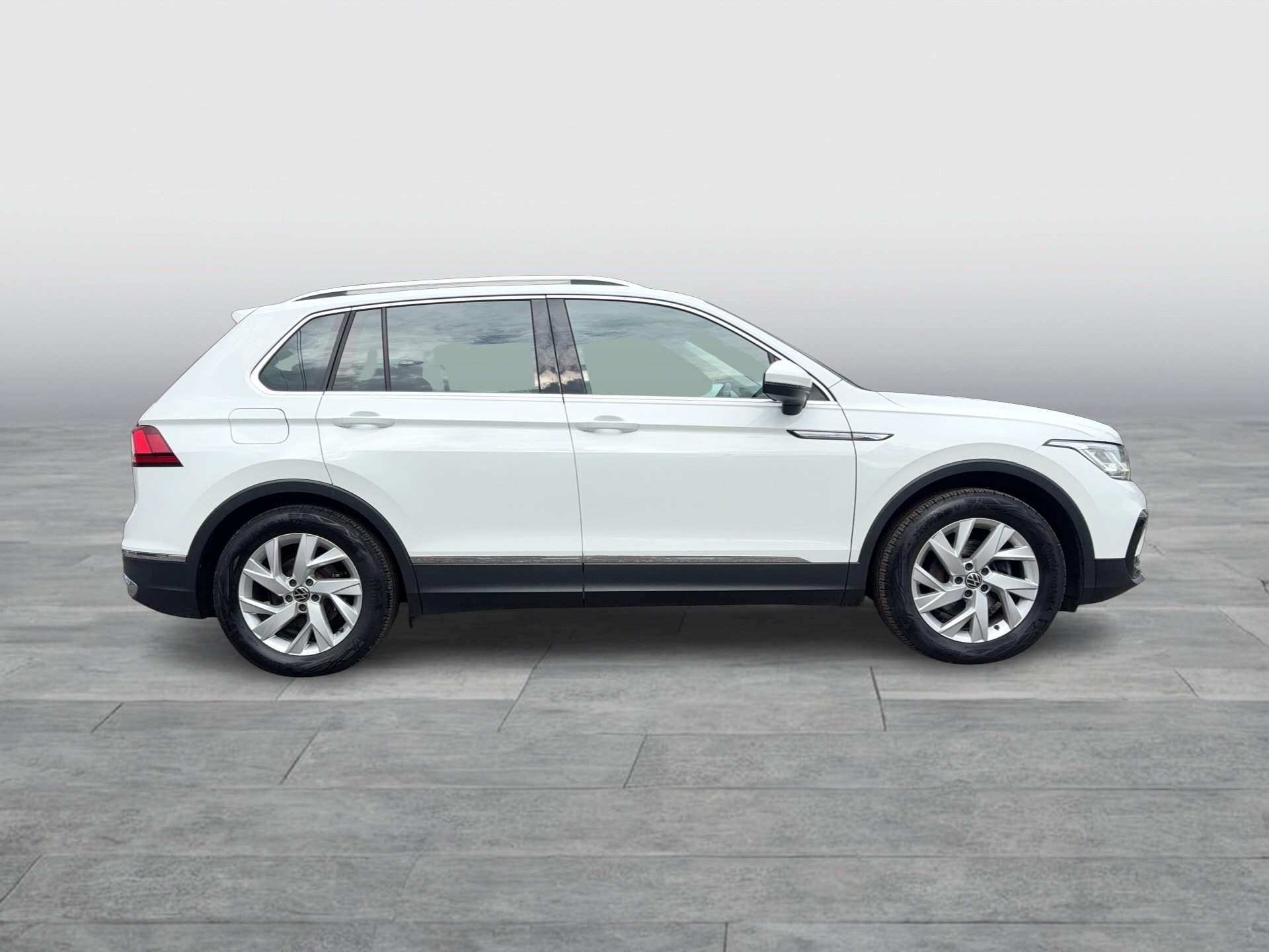 VW Tiguan 2.0 TDI BMT Elegance | Bild 28 von 31
