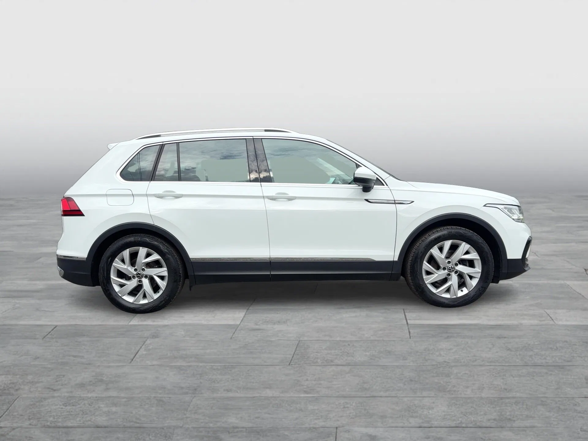 VW Tiguan 2.0 TDI BMT Elegance | Bild 28 von 31