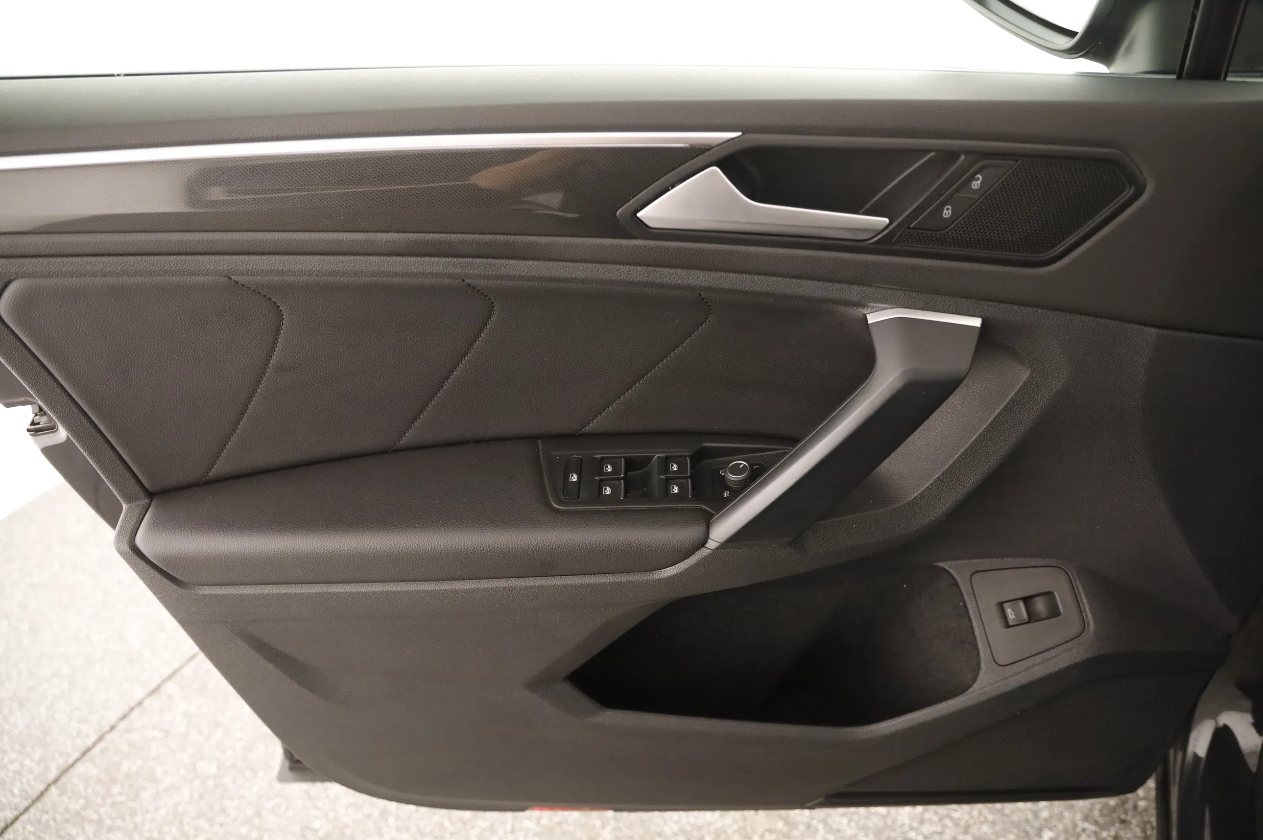 VW Tiguan 2.0 TDI BMT 4Motion Elegance | Bild 6 von 26