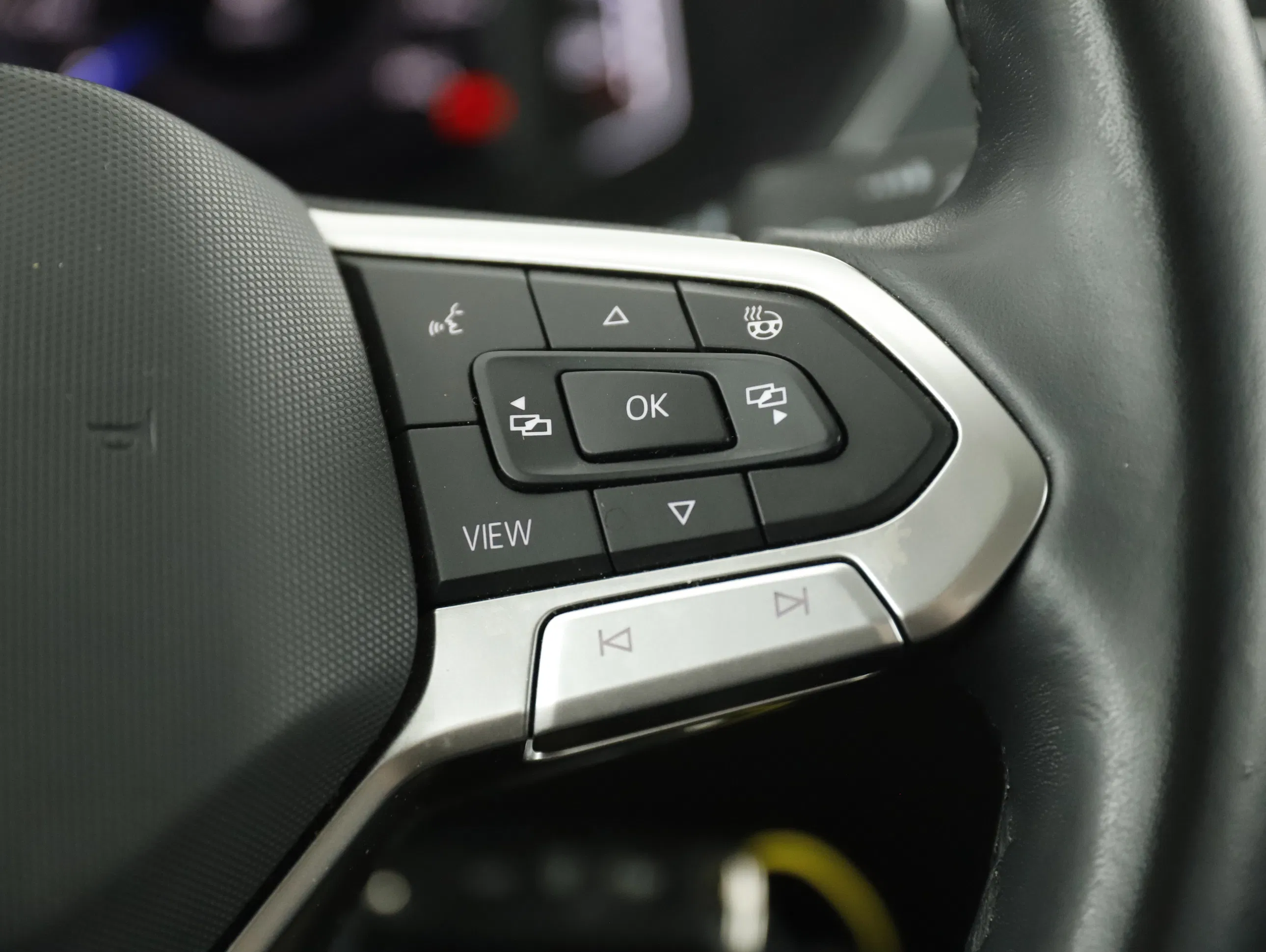 VW Tiguan Allspace 2.0 TDI Life | Bild 27 von 31