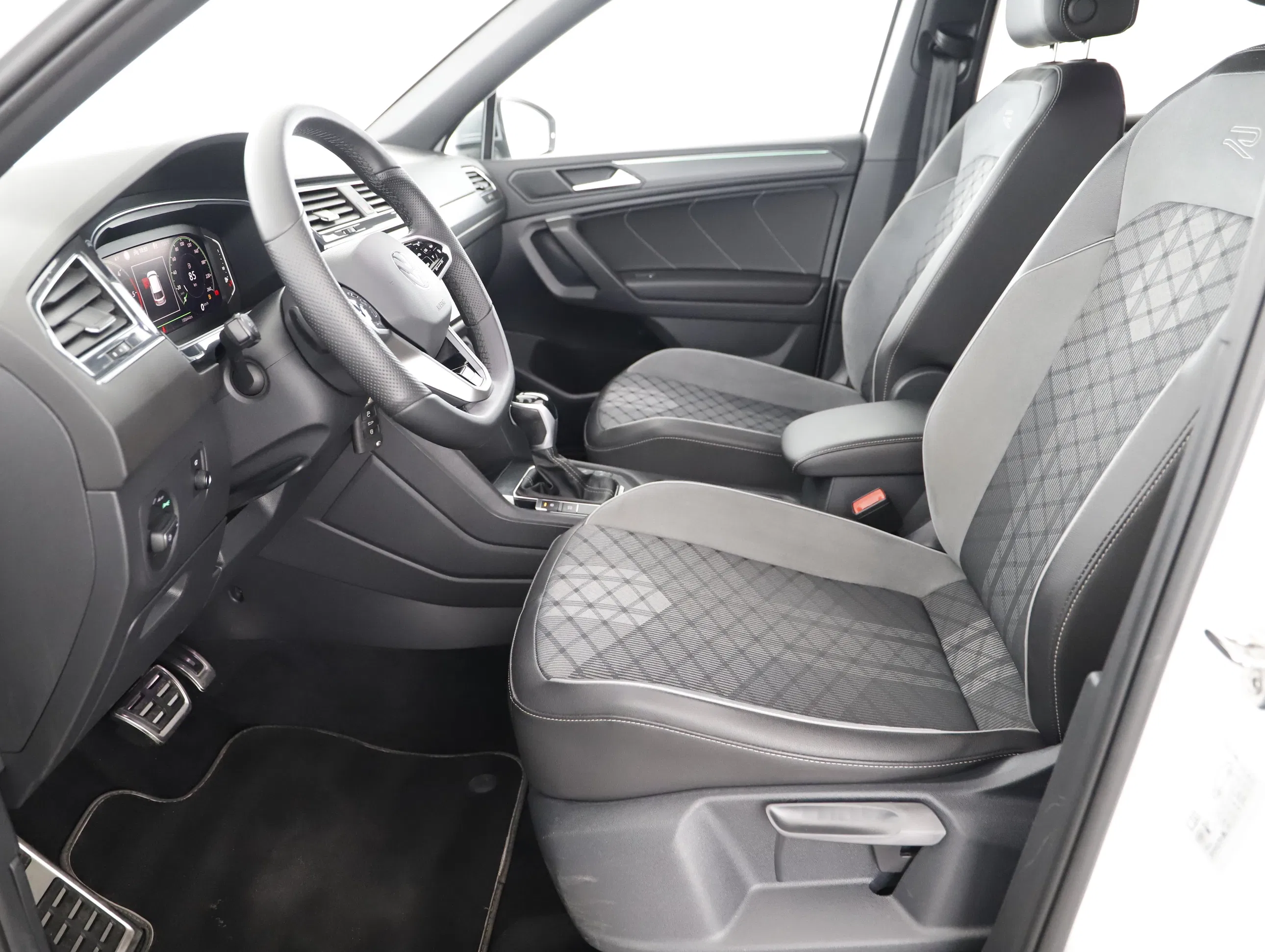 VW Tiguan Allspace 2.0 TDI 4Motion R-Line | Bild 1 von 24