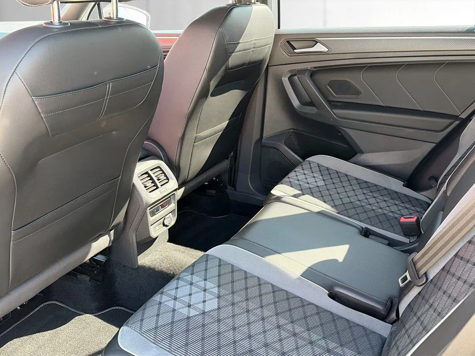 VW Tiguan Allspace 2.0 TDI 4Motion R-Line | Bild 13 von 23
