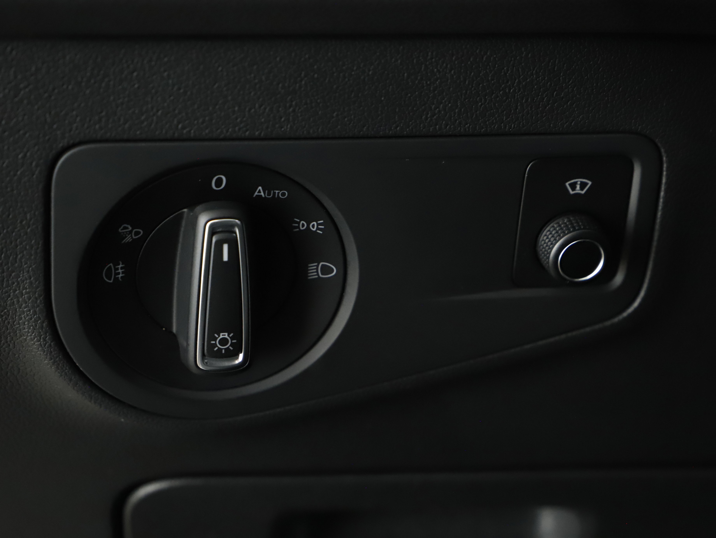 VW Tiguan Allspace 2.0 TDI 4Motion R-Line | Bild 13 von 24
