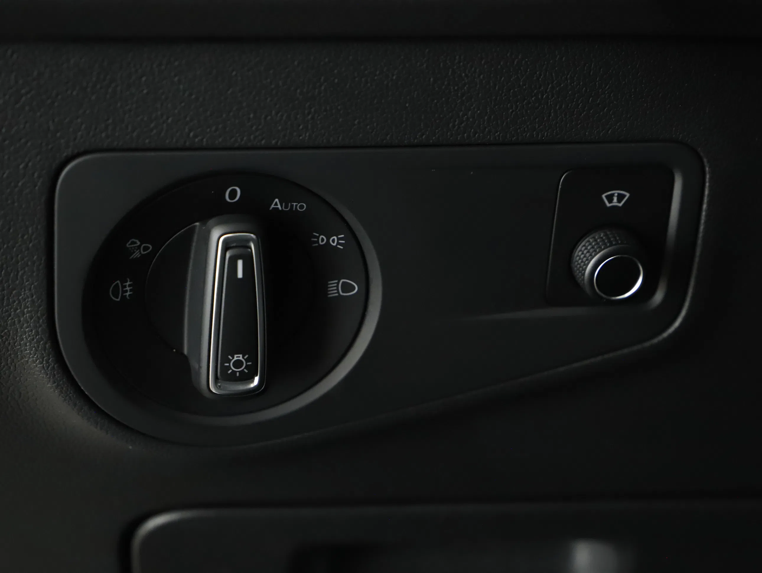 VW Tiguan Allspace 2.0 TDI 4Motion R-Line | Bild 13 von 24