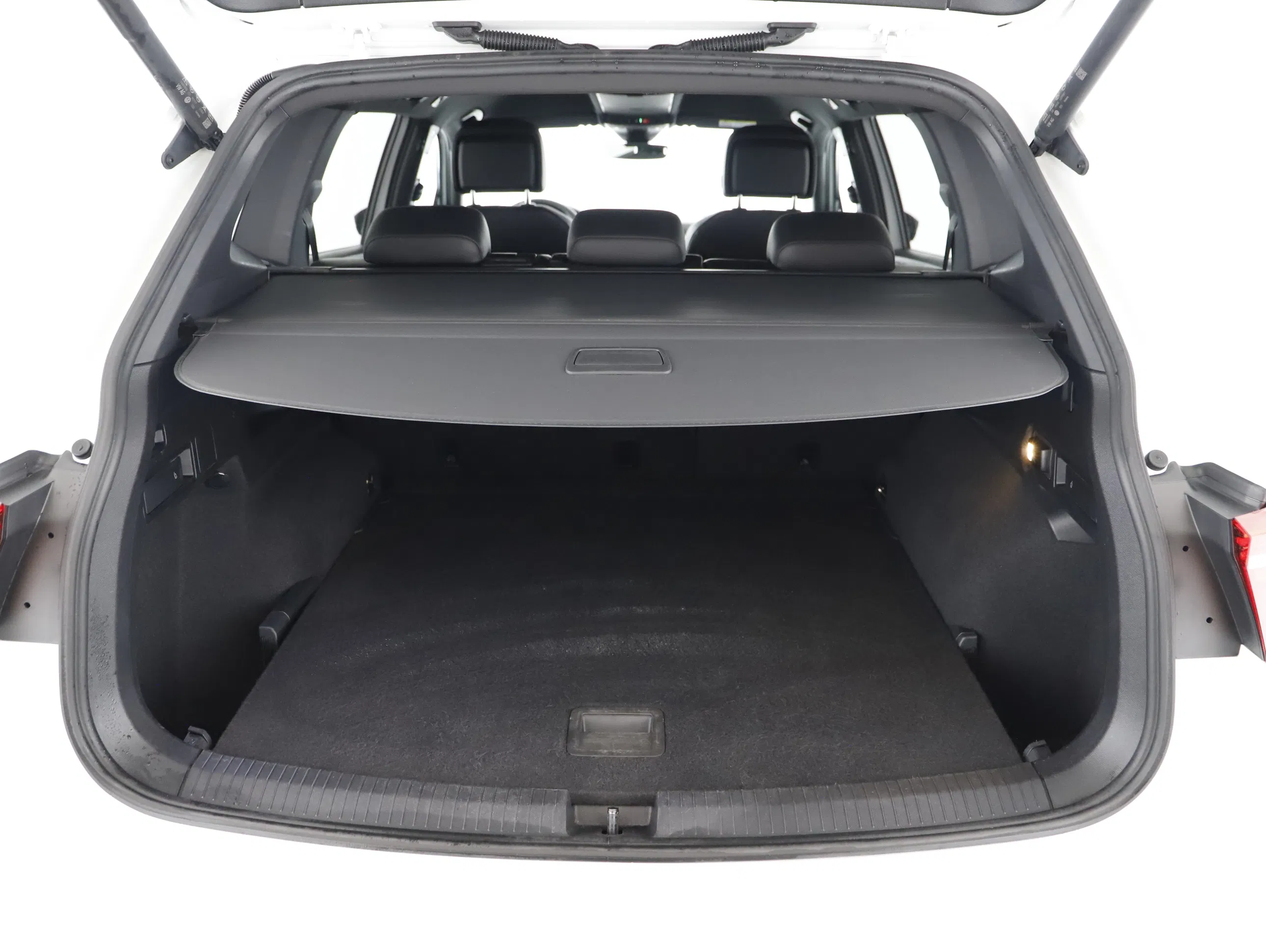 VW Tiguan Allspace 2.0 TDI 4Motion R-Line | Bild 16 von 24