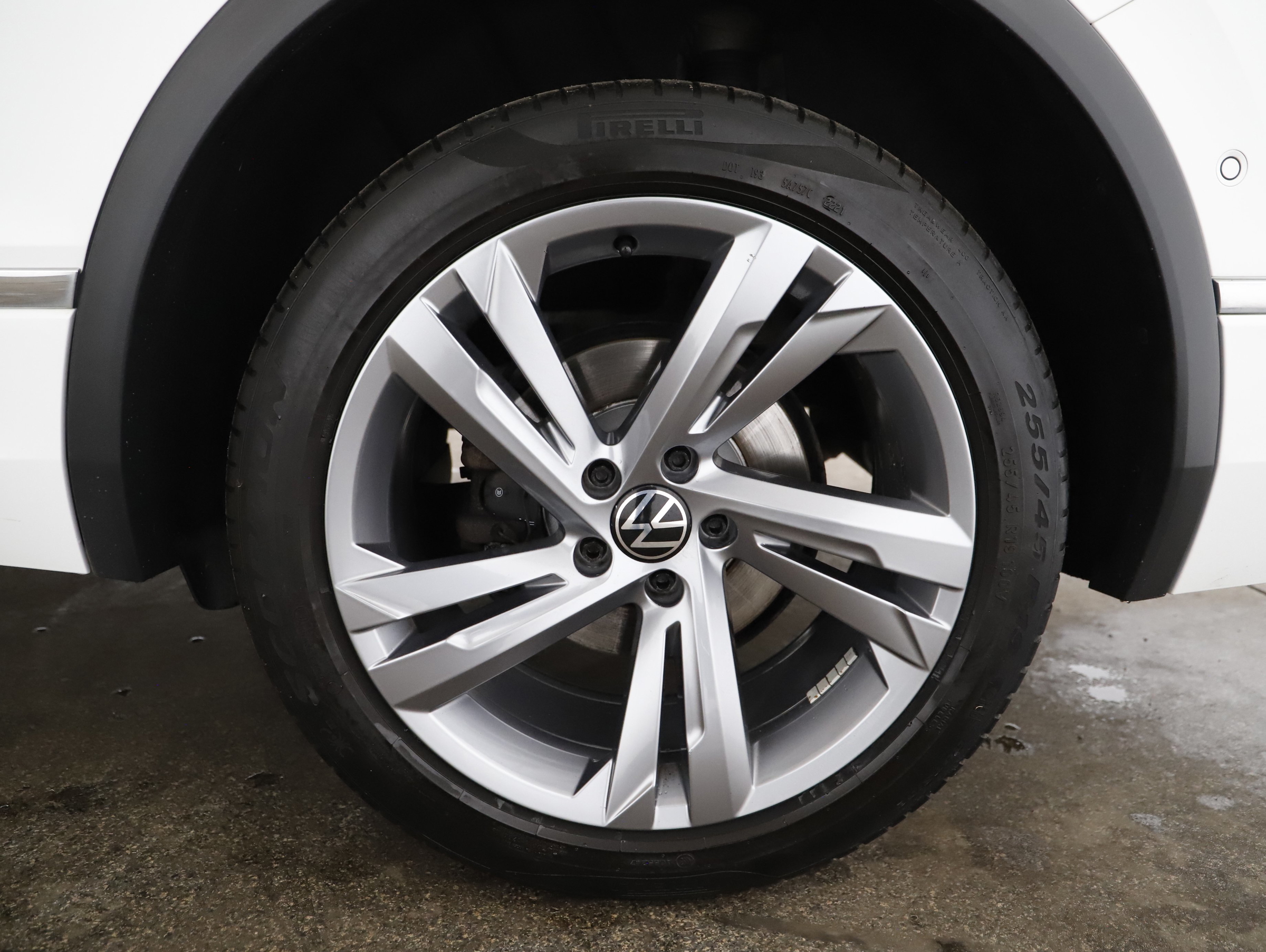 VW Tiguan Allspace 2.0 TDI 4Motion R-Line | Bild 23 von 24