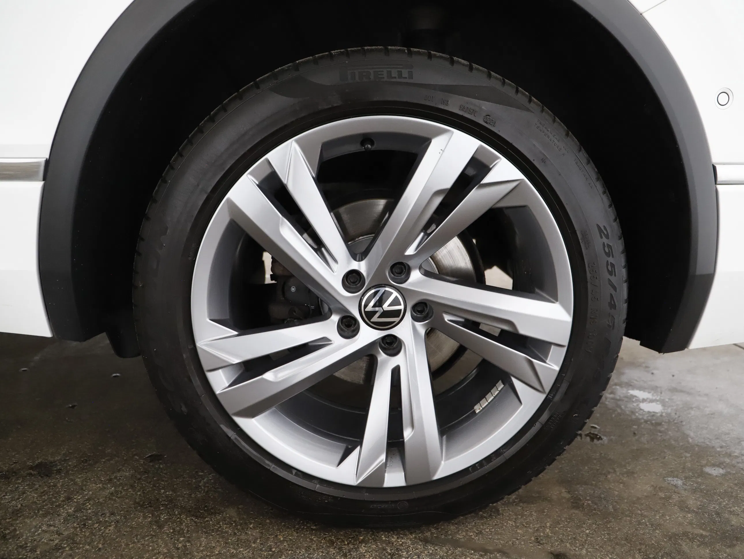 VW Tiguan Allspace 2.0 TDI 4Motion R-Line | Bild 23 von 24