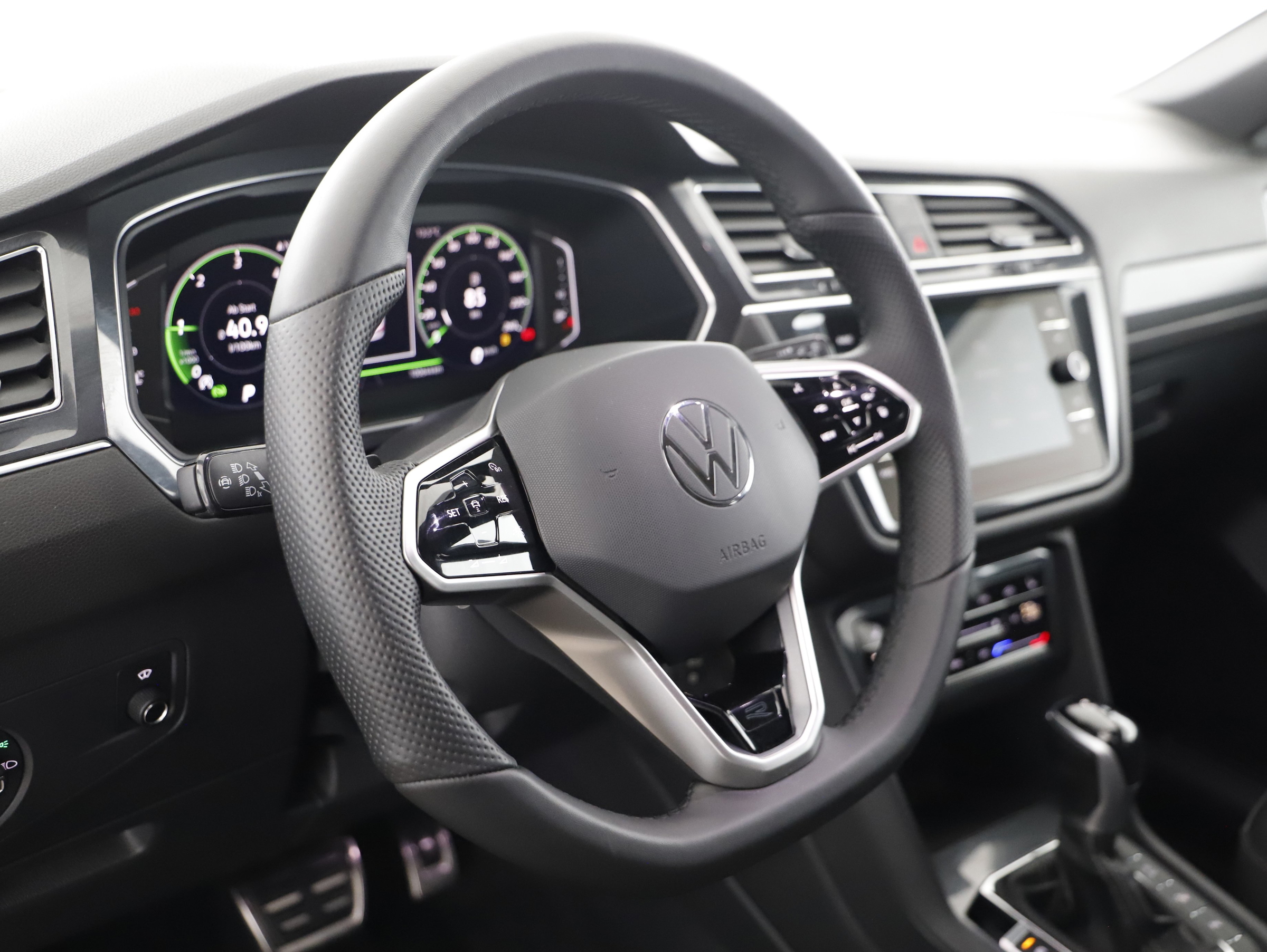 VW Tiguan Allspace 2.0 TDI 4Motion R-Line | Bild 4 von 24