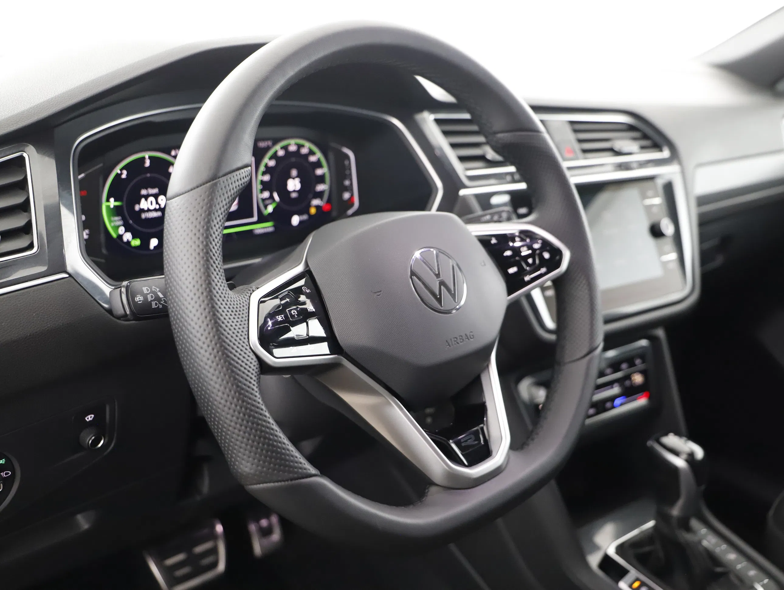 VW Tiguan Allspace 2.0 TDI 4Motion R-Line | Bild 4 von 24