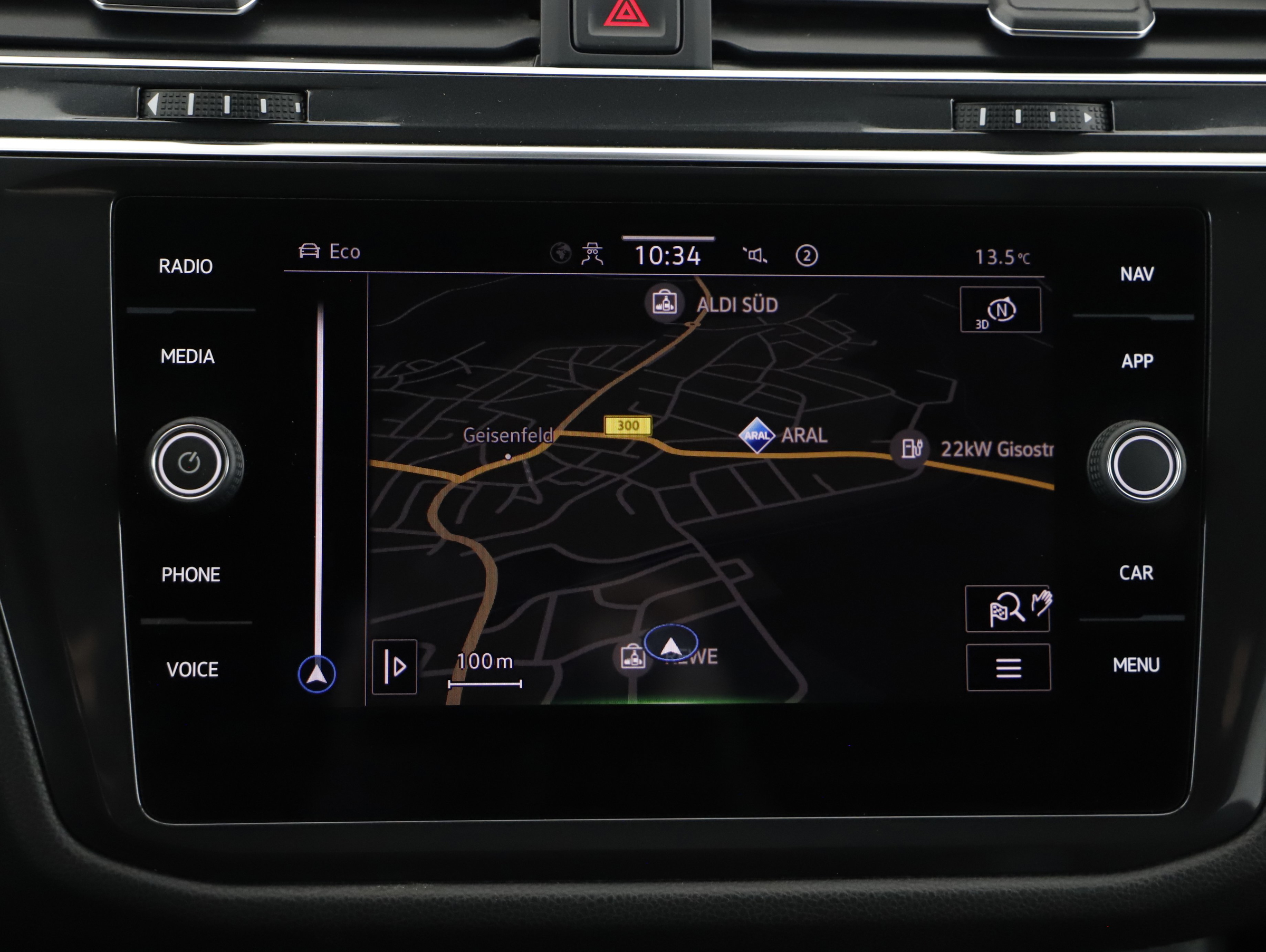 VW Tiguan Allspace 2.0 TDI 4Motion R-Line | Bild 8 von 24