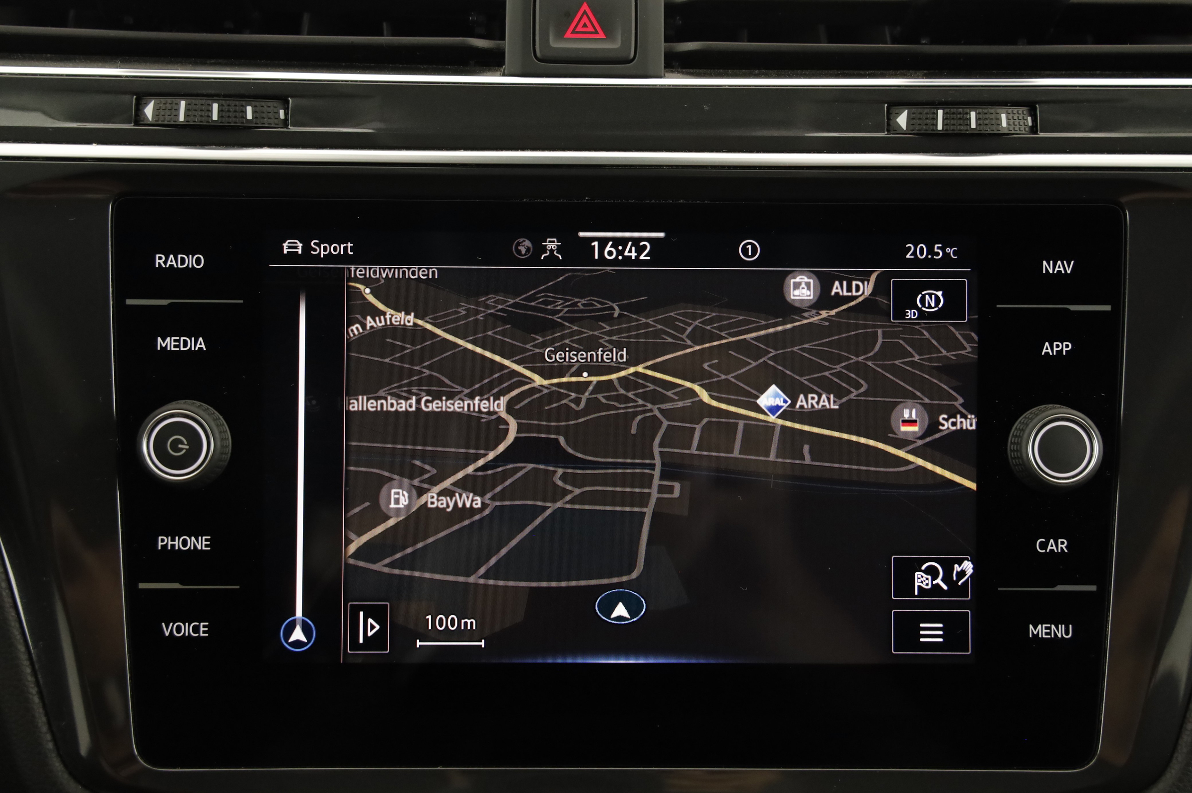 VW Tiguan Allspace 2.0 TDI 4Motion Life | Bild 12 von 31