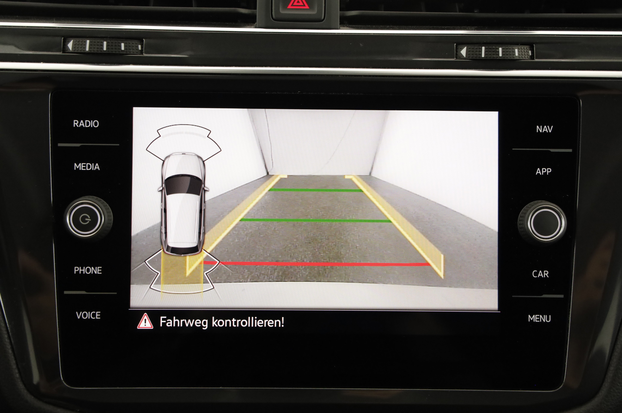 VW Tiguan Allspace 2.0 TDI 4Motion Life | Bild 13 von 31