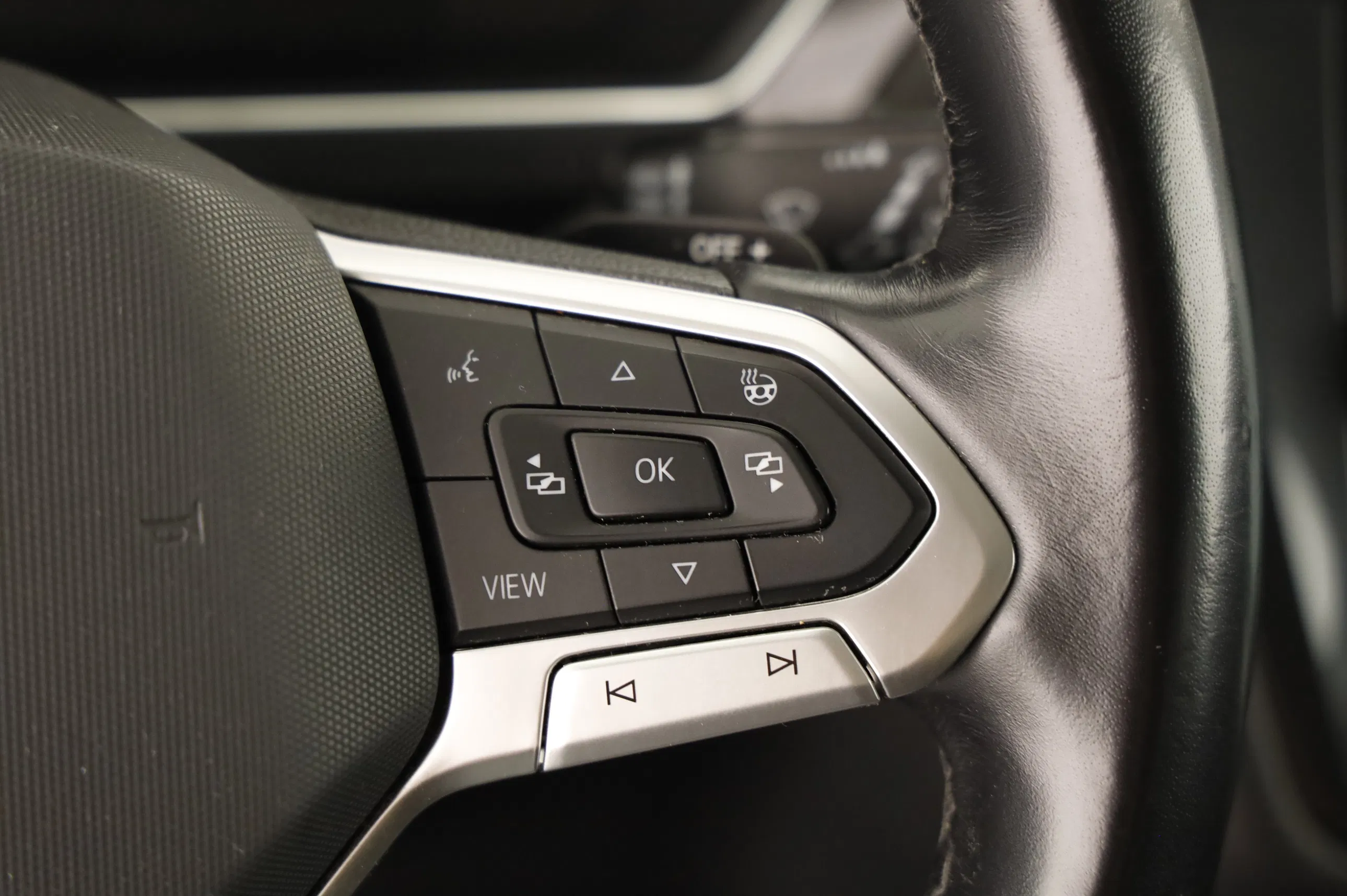 VW Tiguan Allspace 2.0 TDI 4Motion Life | Bild 8 von 31