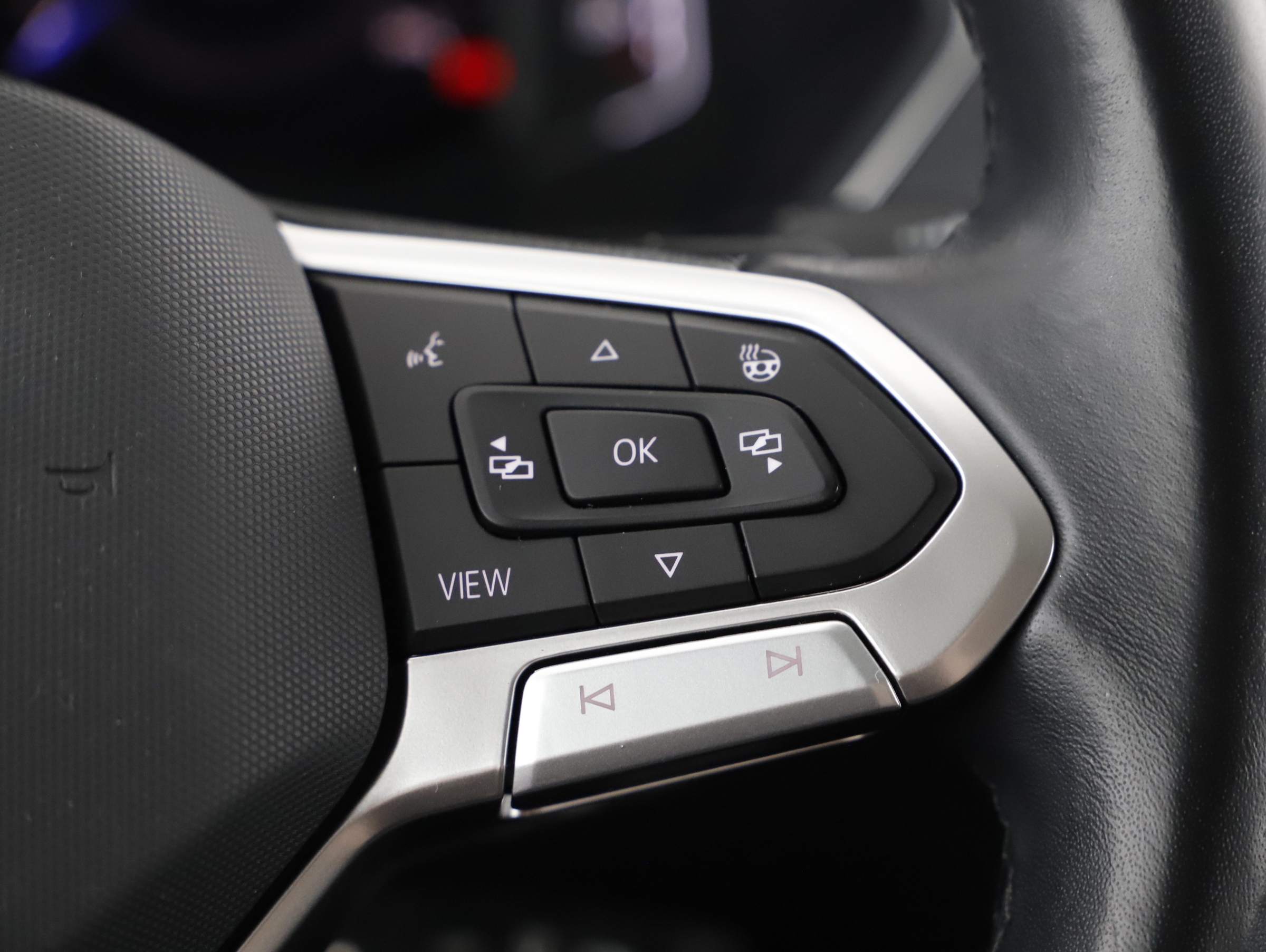 VW Tiguan Allsp 2.0 TDI Life DSG 7-SITZE | Bild 12 von 24