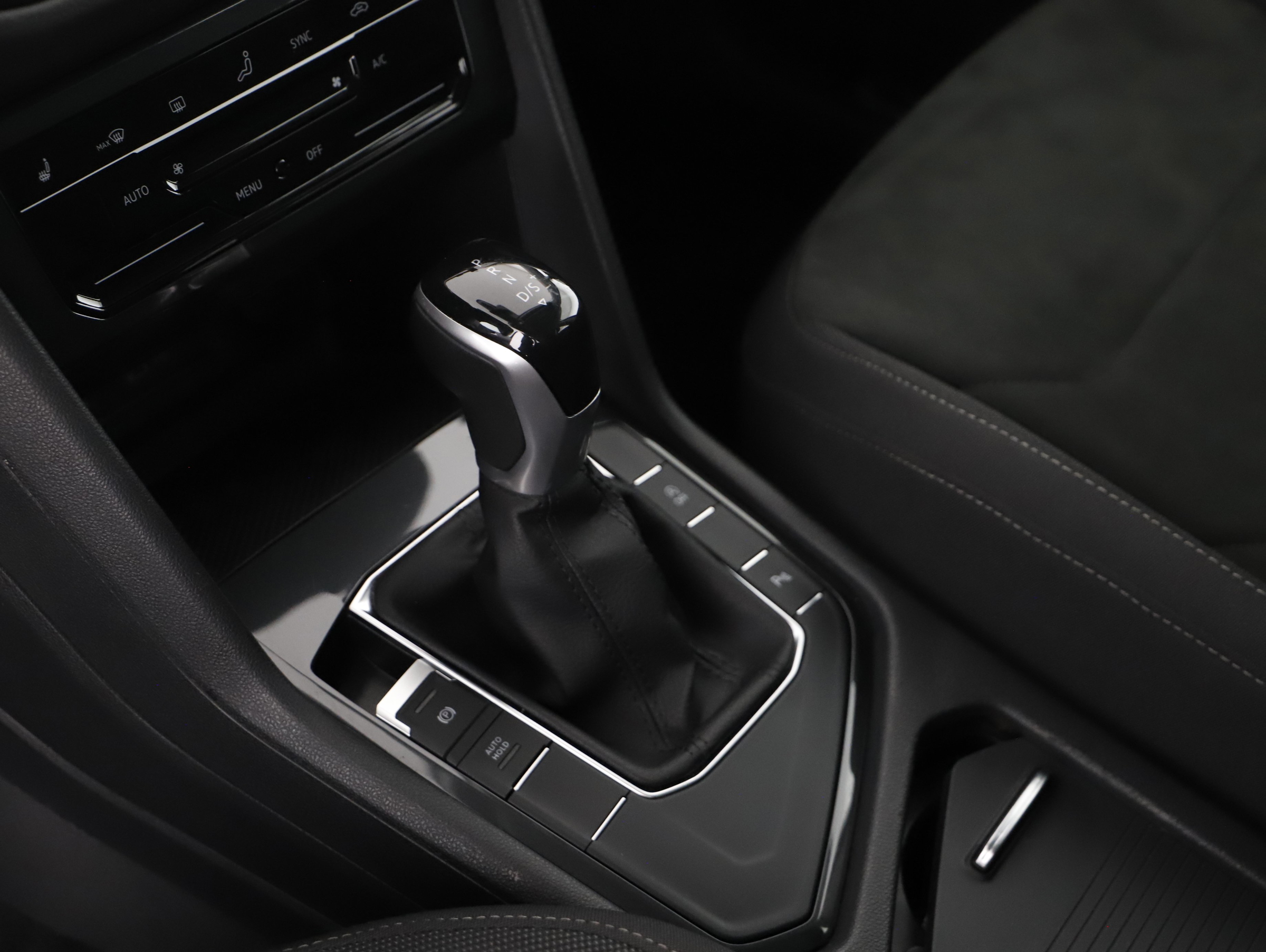 VW Tiguan 2.0 TDI BMT Elegance | Bild 10 von 24