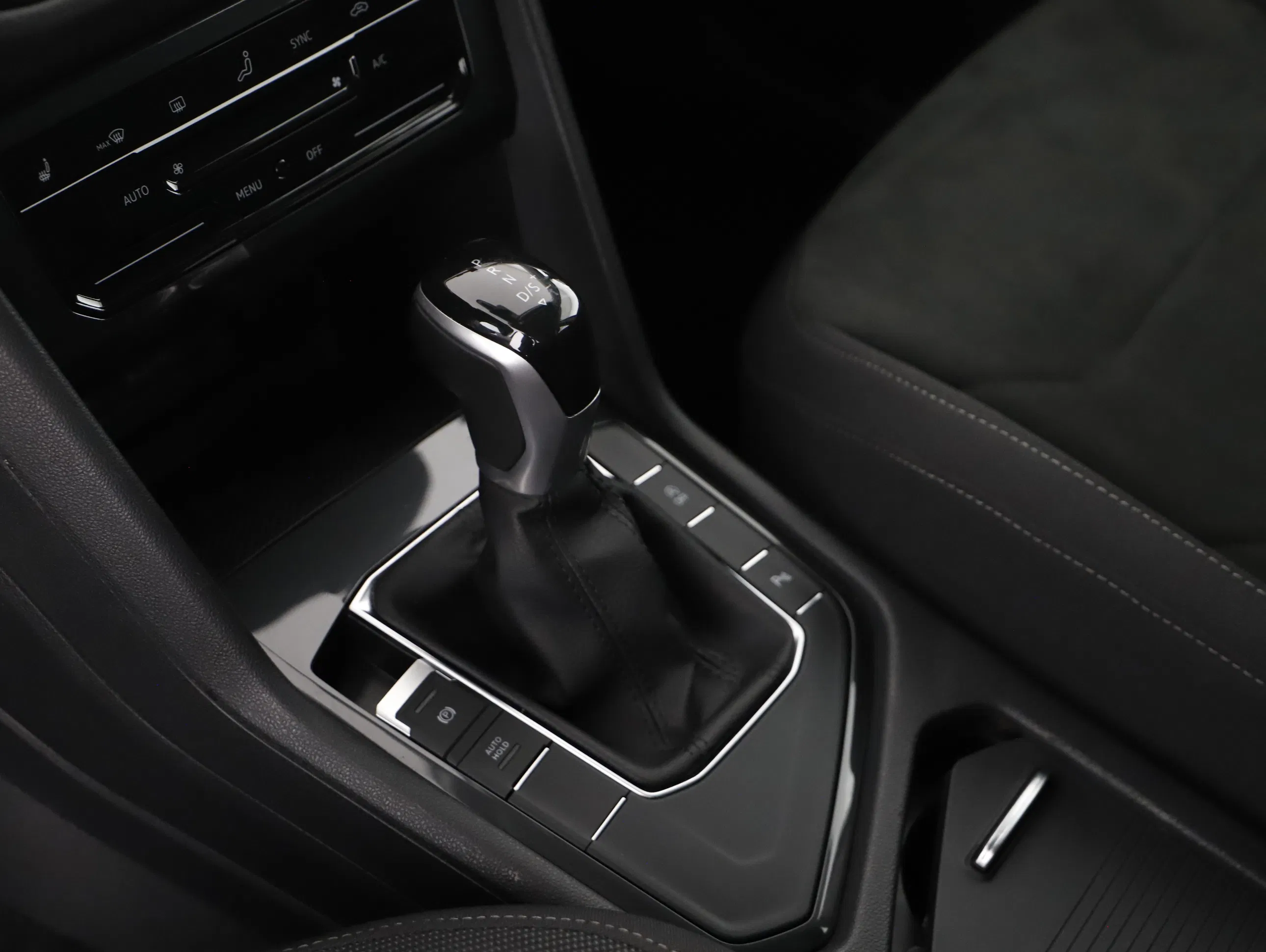 VW Tiguan 2.0 TDI BMT Elegance | Bild 10 von 24