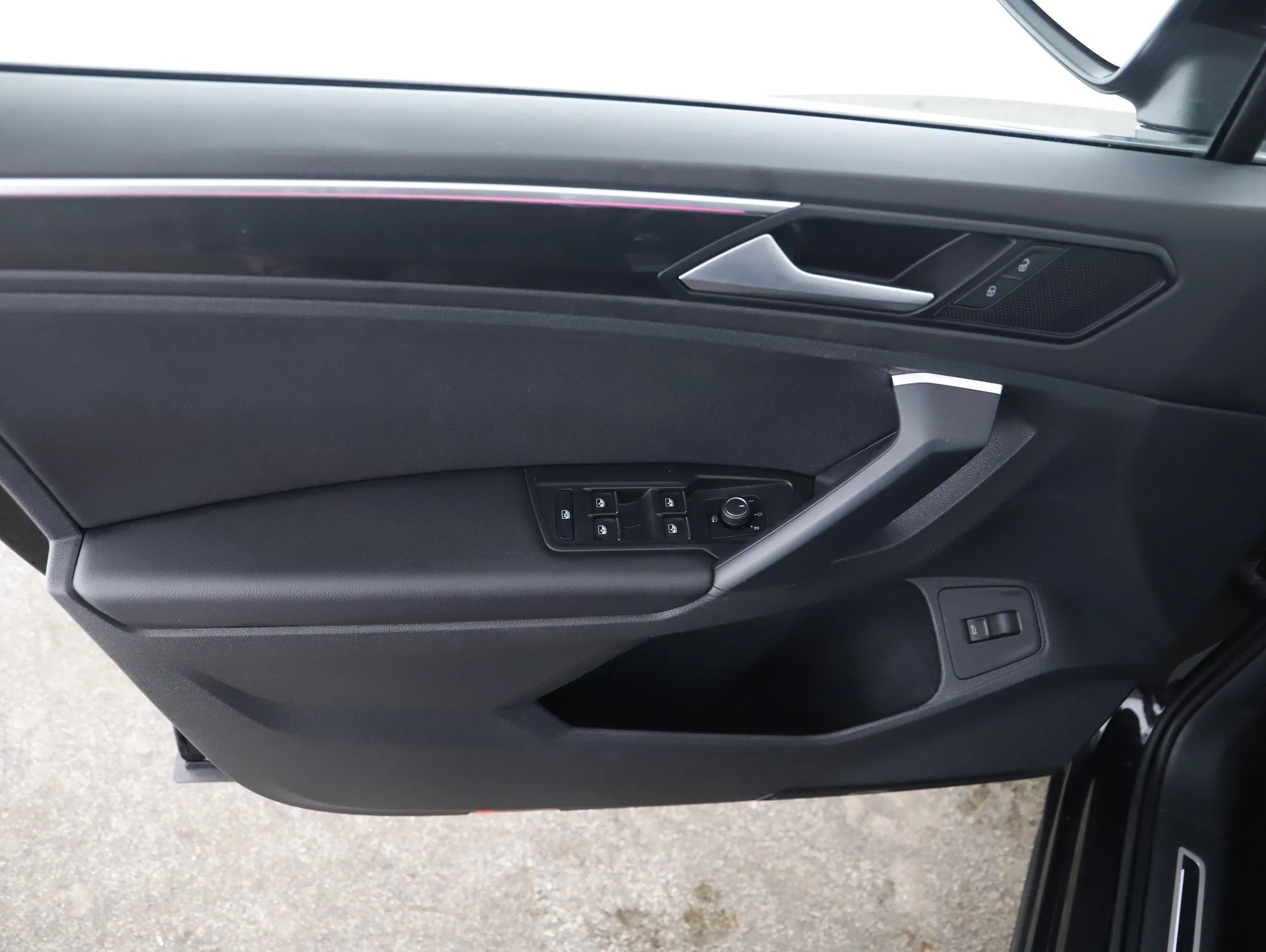VW Tiguan 2.0 TDI BMT Elegance | Bild 11 von 24