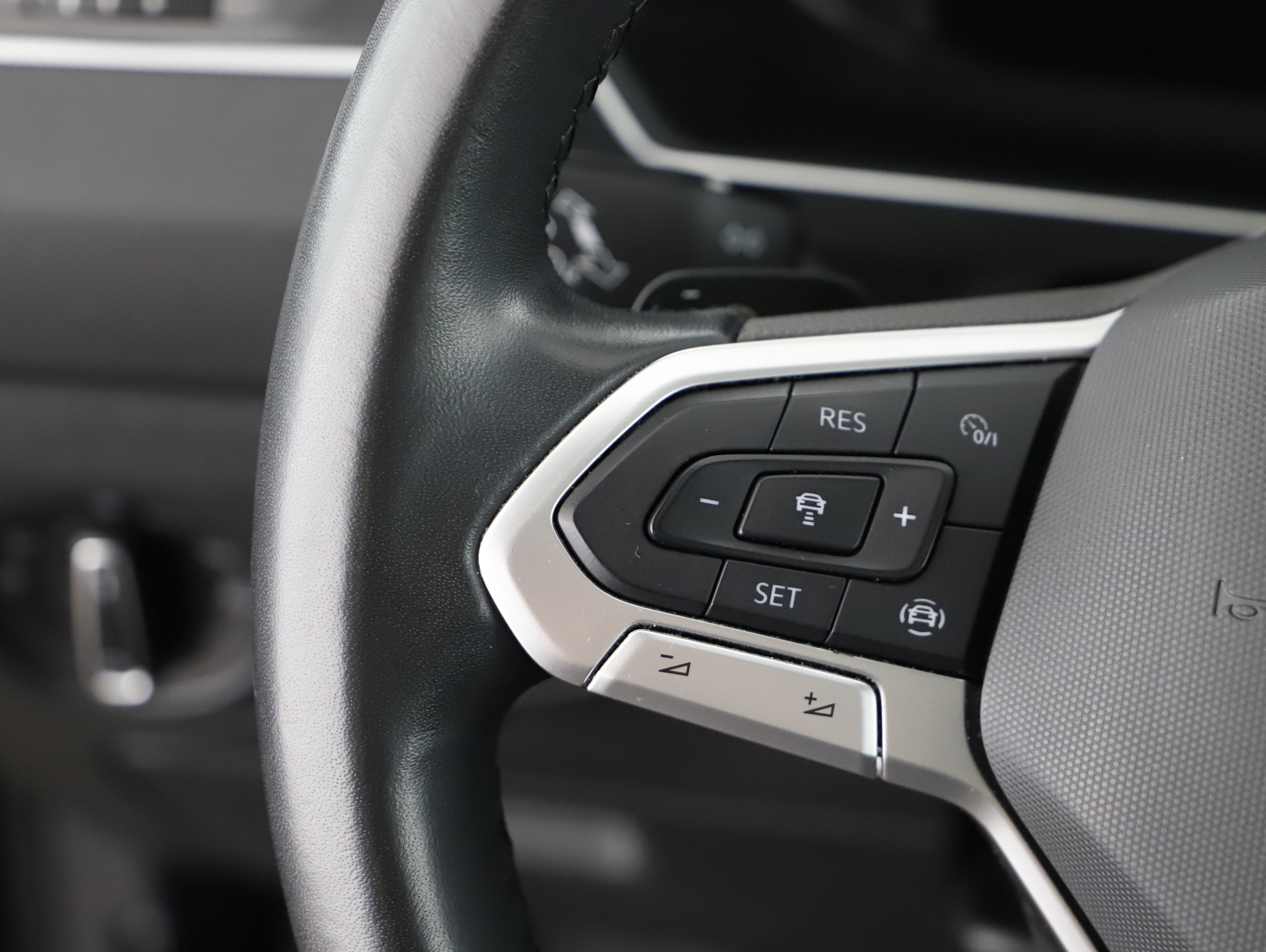 VW Tiguan 2.0 TDI BMT Elegance | Bild 15 von 24